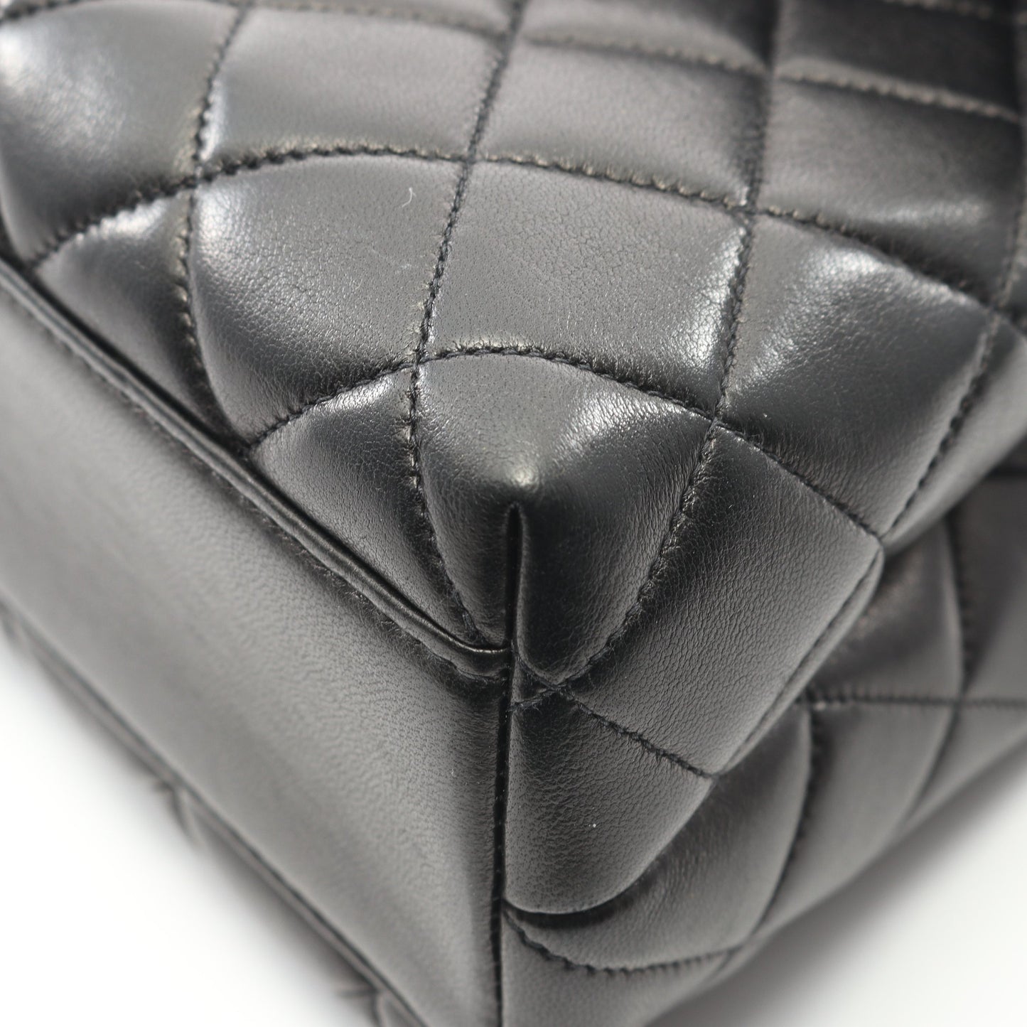 マトラッセ ハンドバッグ ラムスキン ブラック ゴールド金具 シャネル バッグ CHANEL