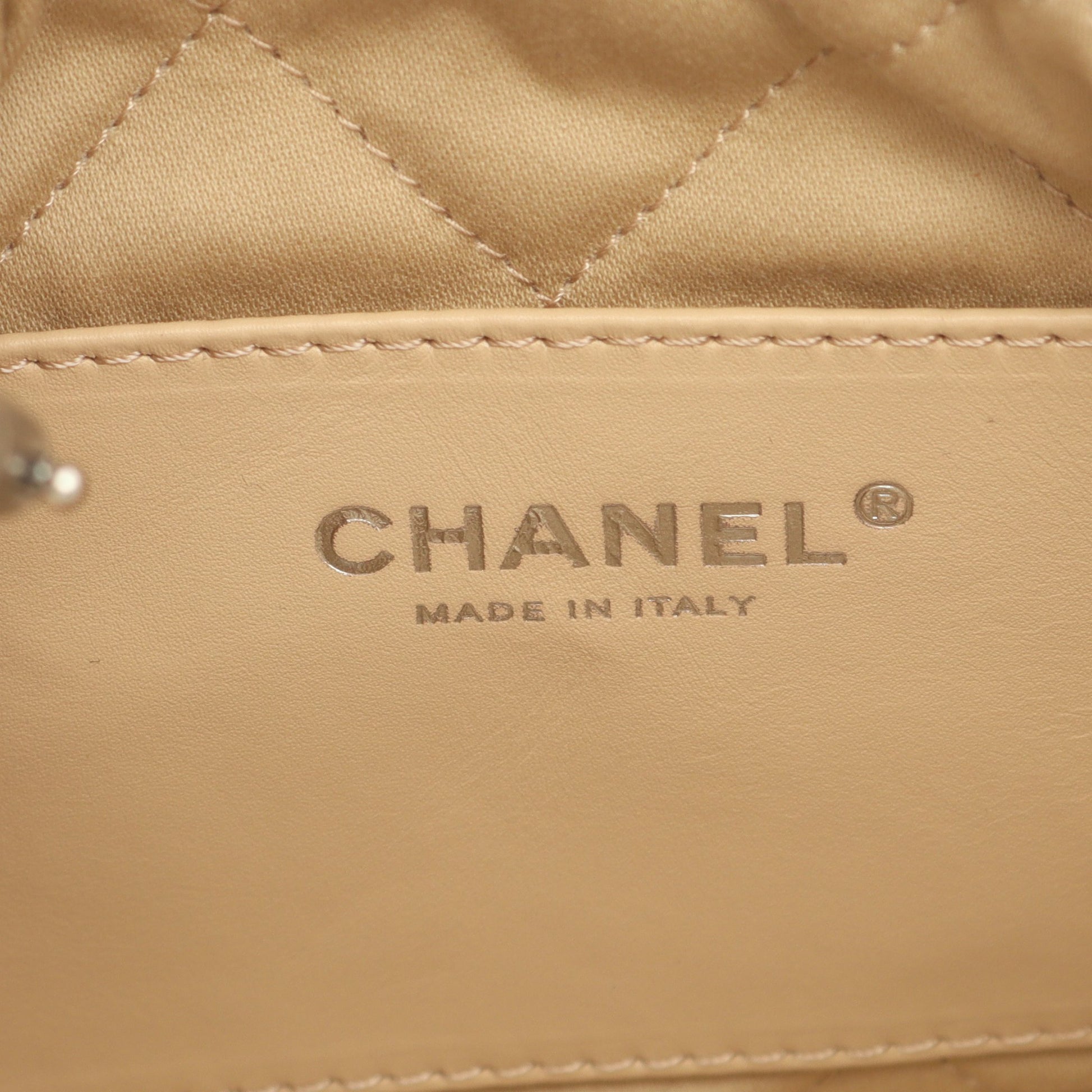 CHANEL 22 ミニ チェーンショルダーバッグ レザー ホワイト シルバー金具 シャネル バッグ CHANEL