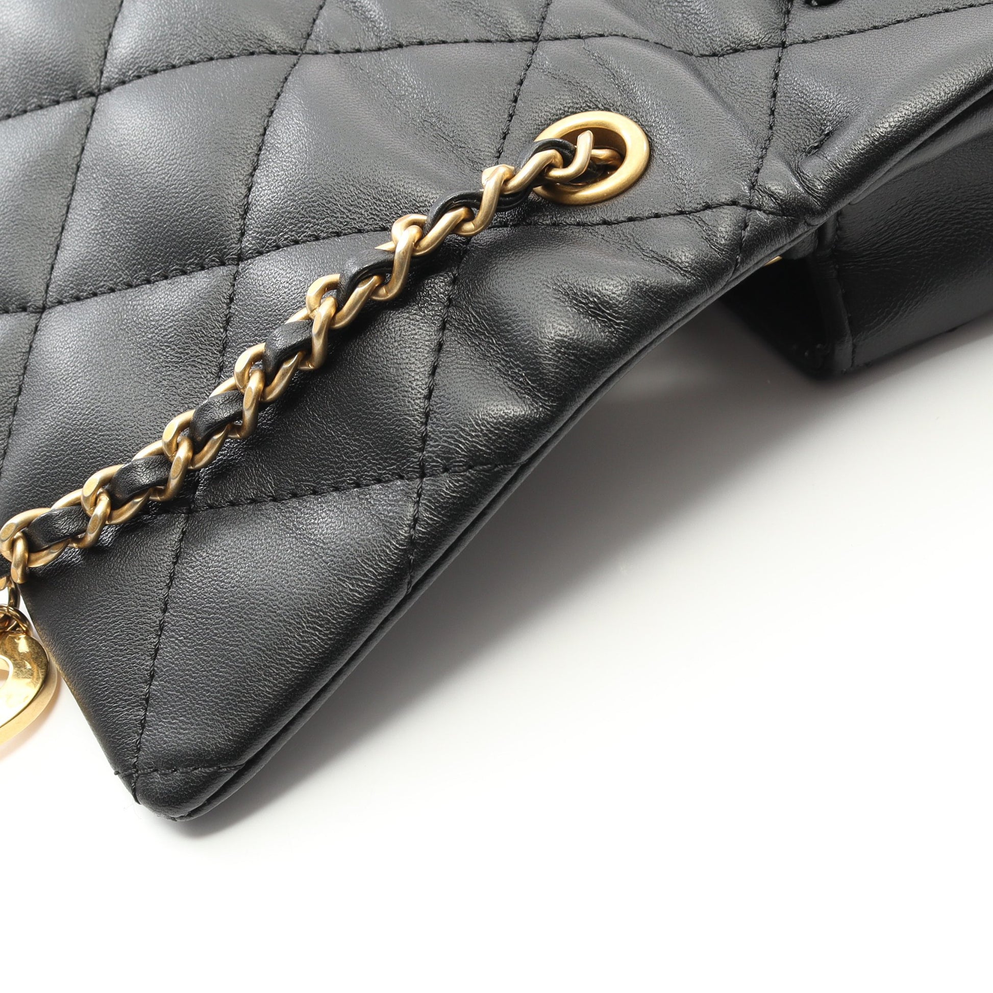 マトラッセ チェーンショルダーバッグ ラムスキン ブラック ゴールド金具 シャネル バッグ CHANEL