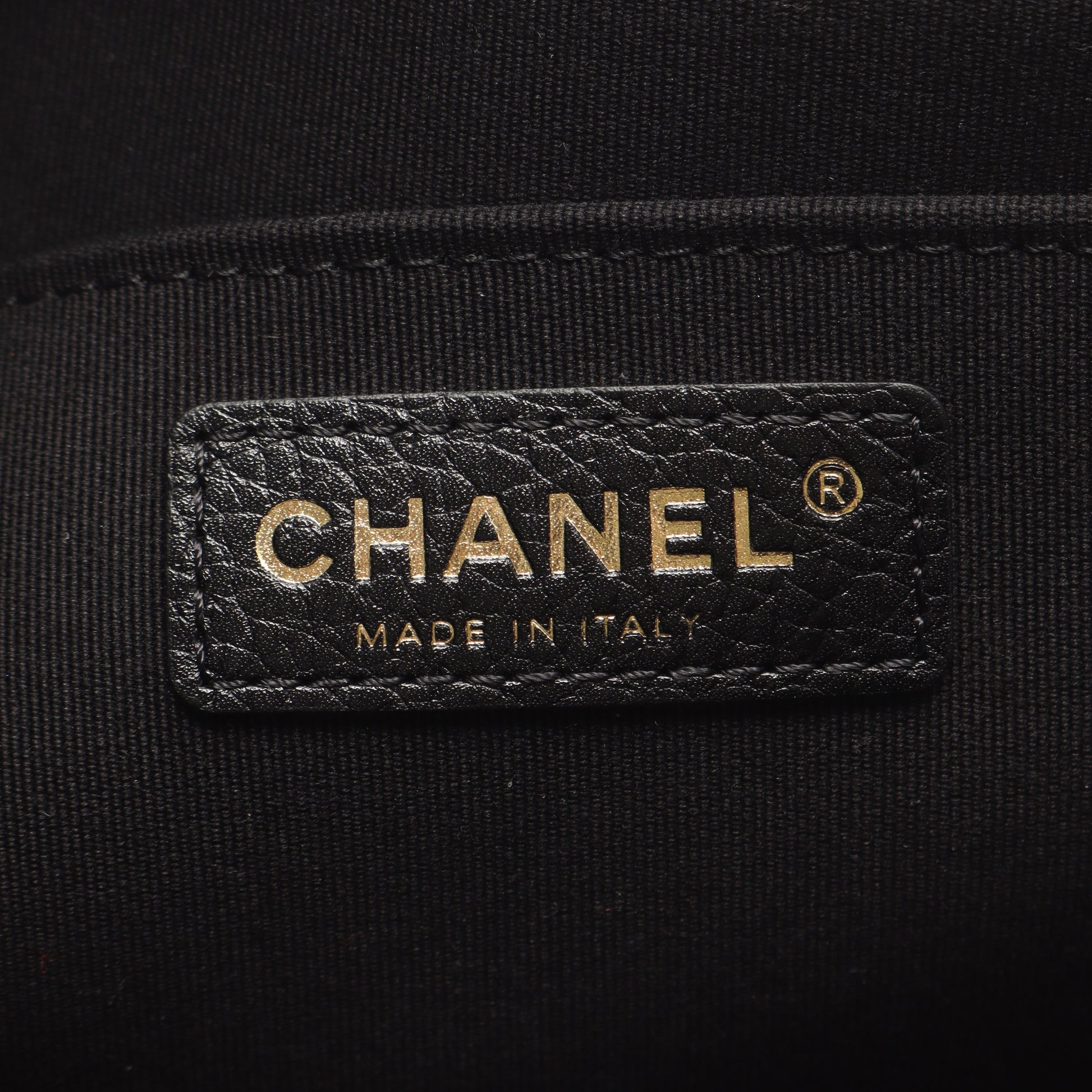 マキシ フラップ マトラッセ チェーンショルダーバッグ レザー ブラック ゴールド金具 シャネル バッグ CHANEL