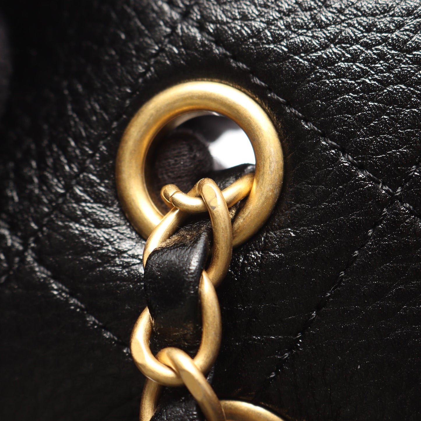 マキシ フラップ マトラッセ チェーンショルダーバッグ レザー ブラック ゴールド金具 シャネル バッグ CHANEL