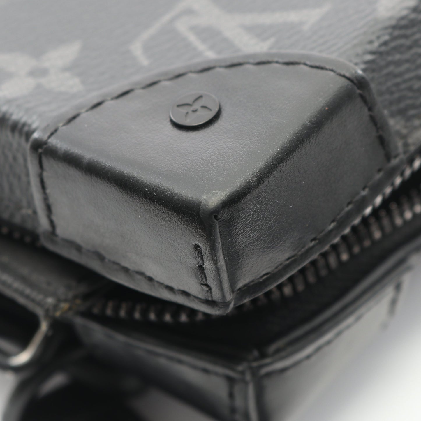 ソフトトランク ウォレット モノグラムエクリプス ショルダーウォレット PVC レザー ブラック ルイヴィトン バッグ LOUIS VUITTON