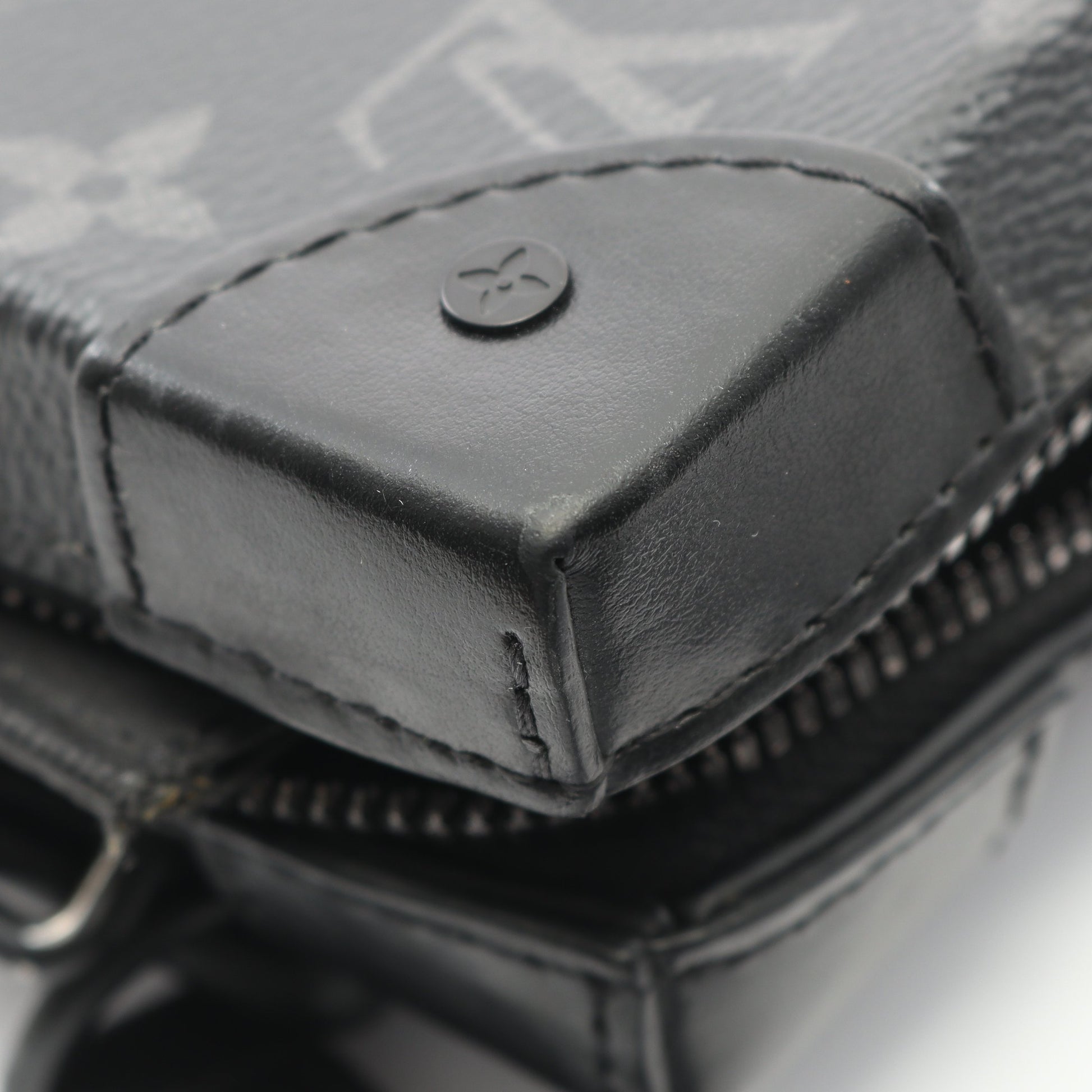 ソフトトランク ウォレット モノグラムエクリプス ショルダーウォレット PVC レザー ブラック ルイヴィトン バッグ LOUIS VUITTON