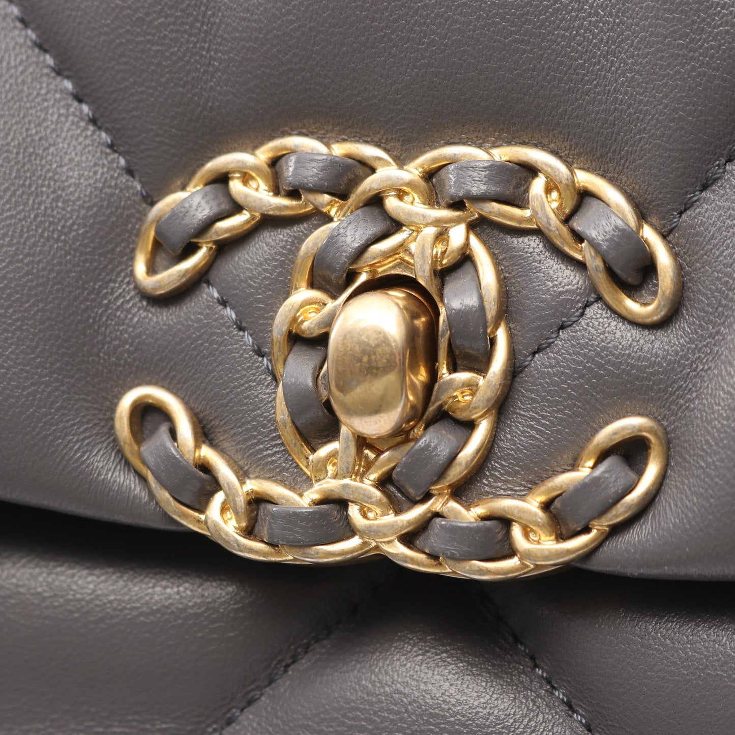 19 ディズヌフ マトラッセ チェーンショルダーバッグ ラムスキン グレー コンビ金具 2WAY シャネル バッグ CHANEL