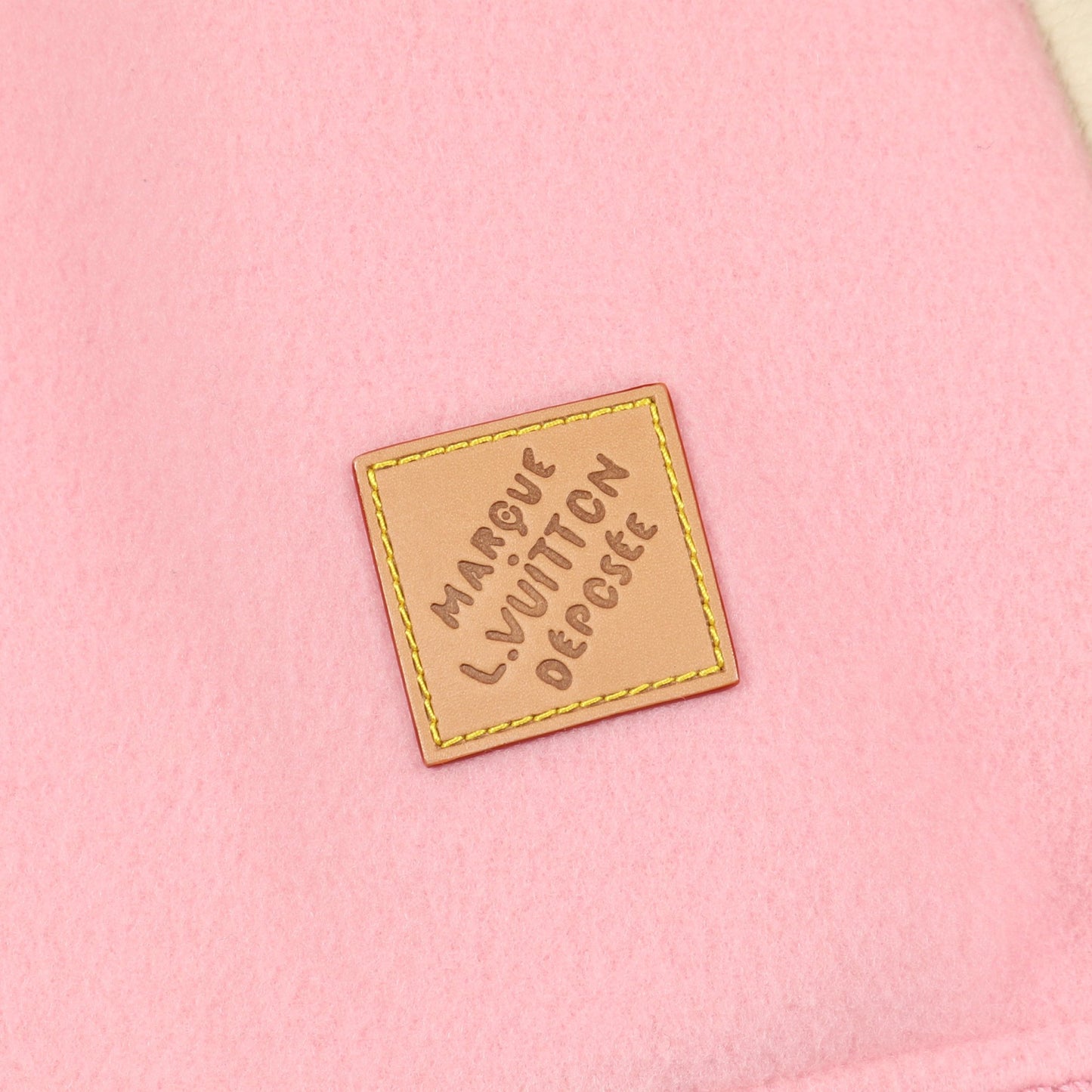 シグネチャーレザー バーシティジャケット スタジャン ジャケット ウール カシミヤ レザー ピンク ホワイト 25AW ルイヴィトン アウター LOUIS VUITTON