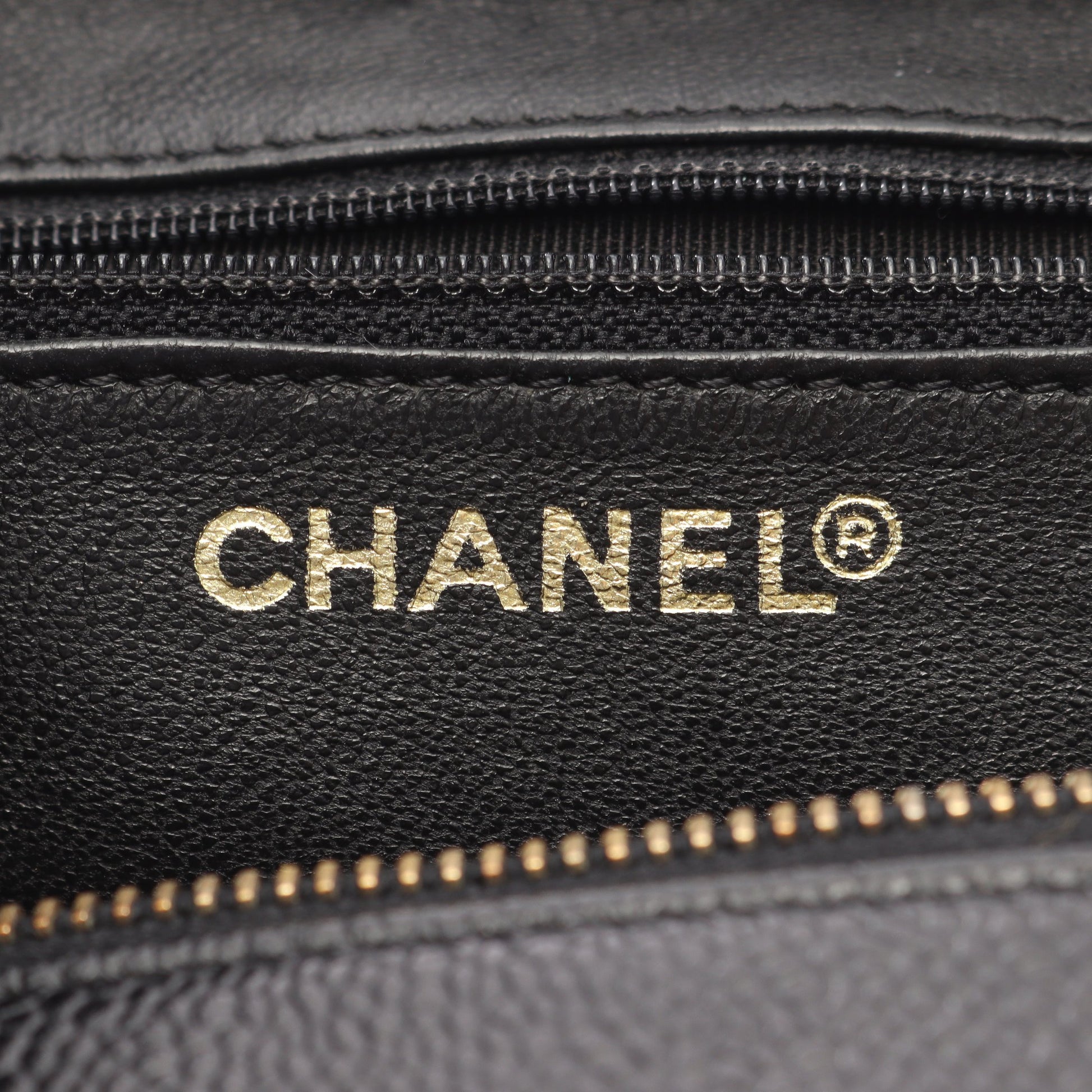 マトラッセ チェーンショルダーバッグ キャビアスキン ブラック ゴールド金具 シャネル バッグ CHANEL