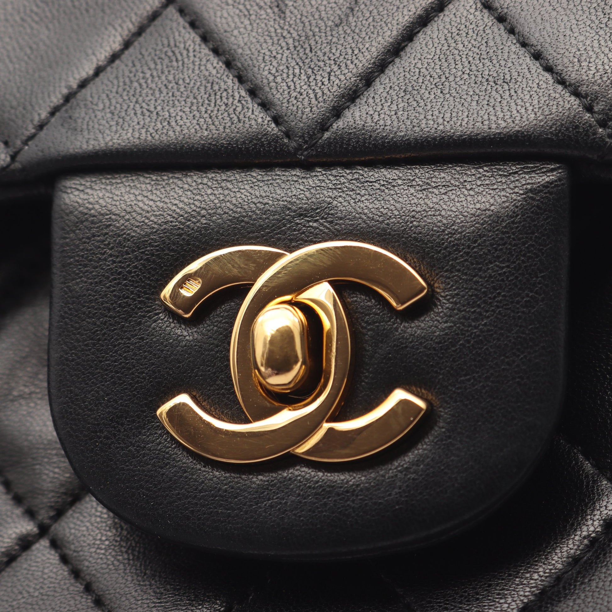 マトラッセ Wフラップ Wチェーンショルダーバッグ ラムスキン ブラック ゴールド金具 シャネル バッグ CHANEL