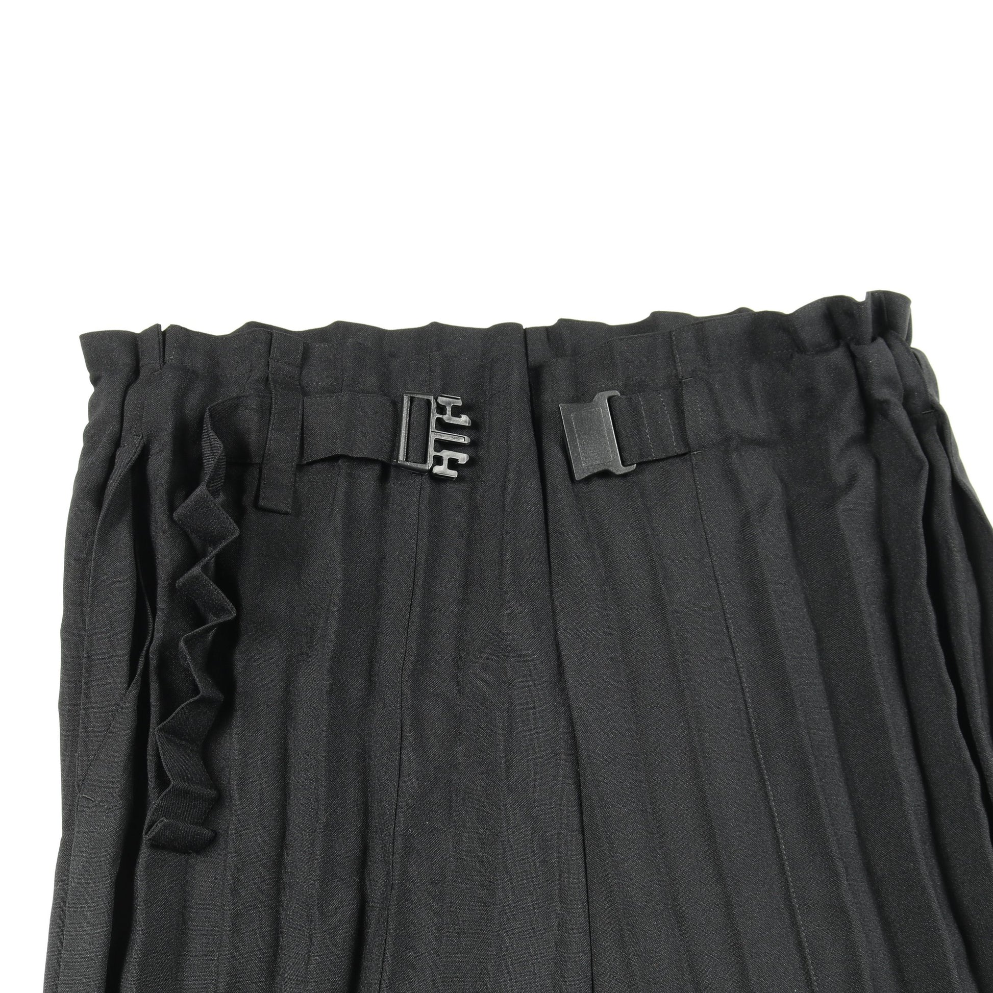ベルテッドプリーツ パンツ ブラック ミーイッセイミヤケ ボトムス me ISSEY MIYAKE