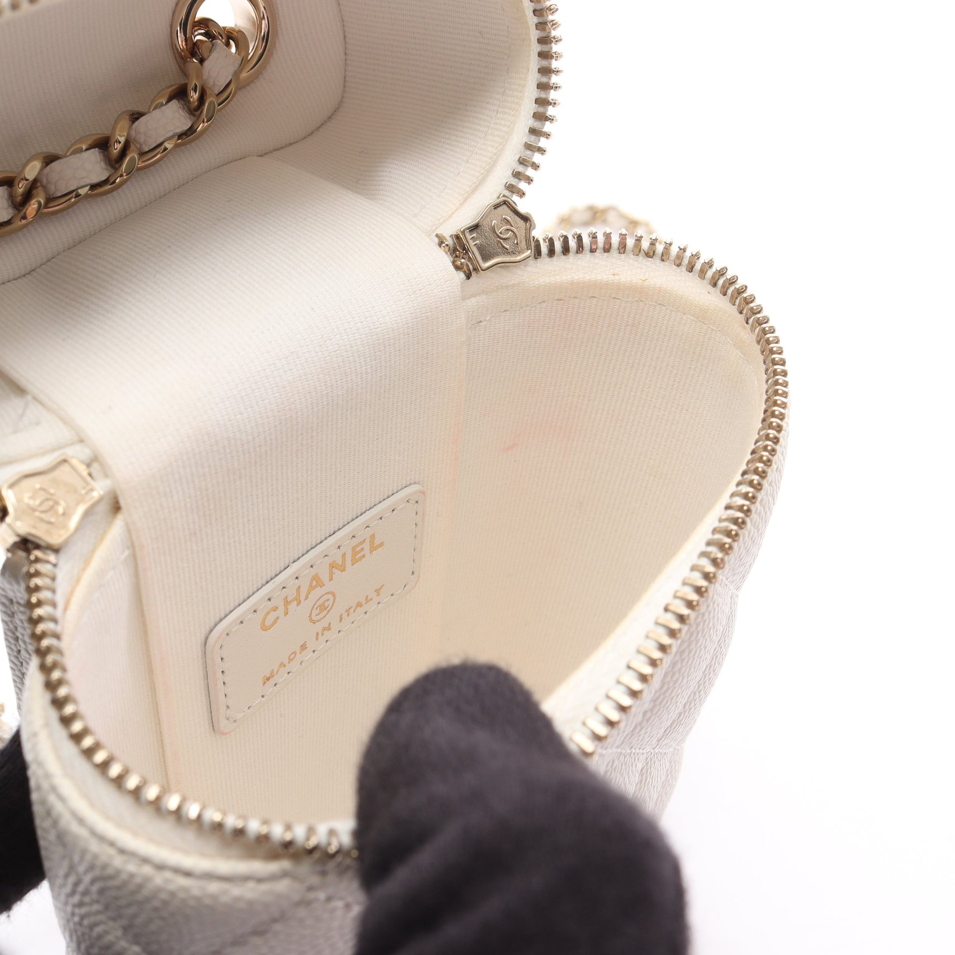 マトラッセ フォンホルダー チェーンショルダーバッグ キャビアスキン ホワイト ゴールド金具 シャネル バッグ CHANEL