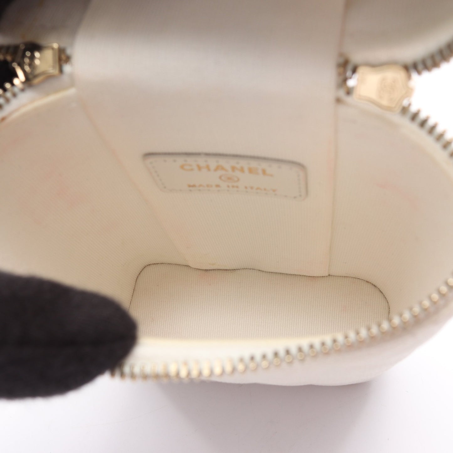 マトラッセ フォンホルダー チェーンショルダーバッグ キャビアスキン ホワイト ゴールド金具 シャネル バッグ CHANEL