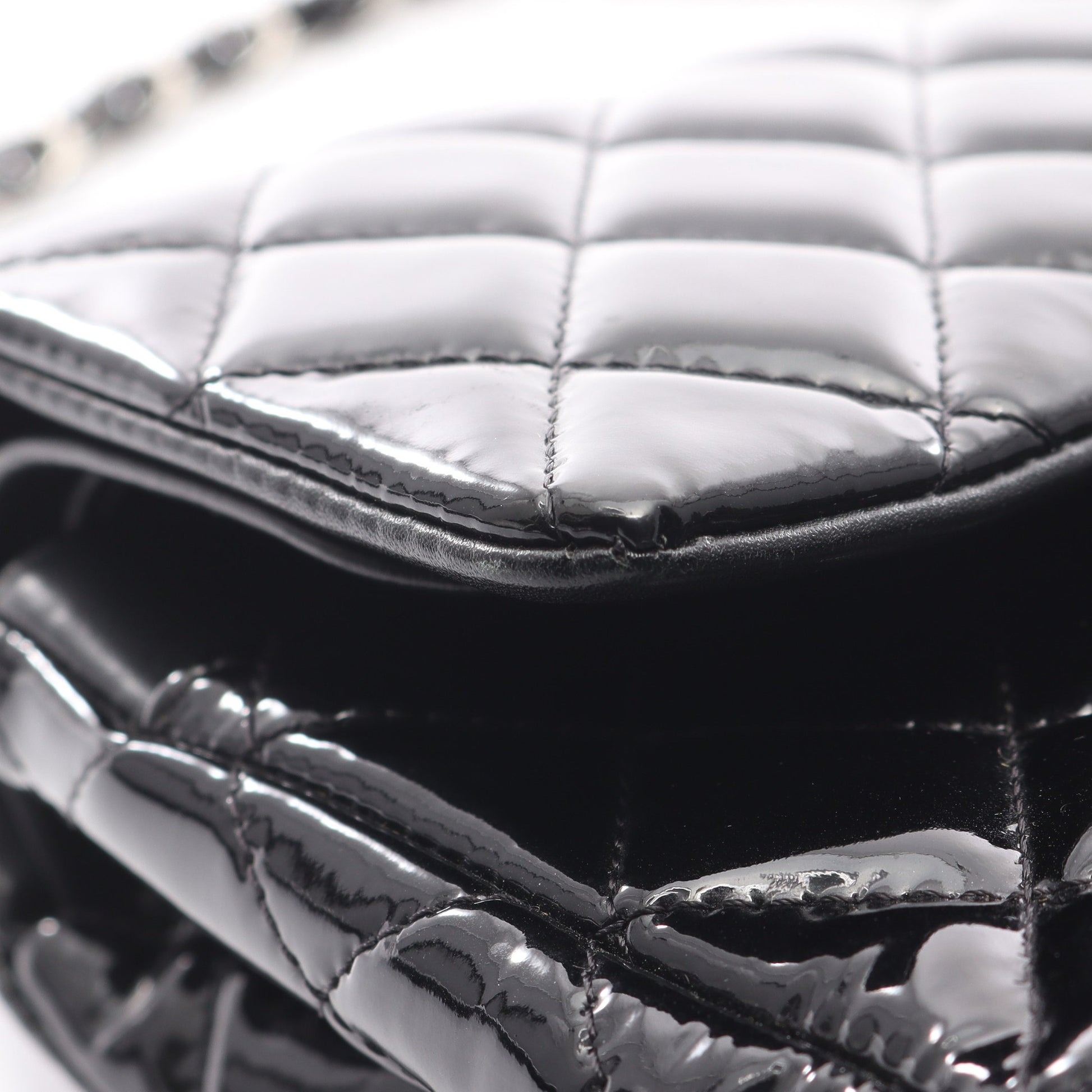 マトラッセ Wフラップ Wチェーンショルダーバッグ エナメルレザー ブラック シルバー金具 シャネル バッグ CHANEL
