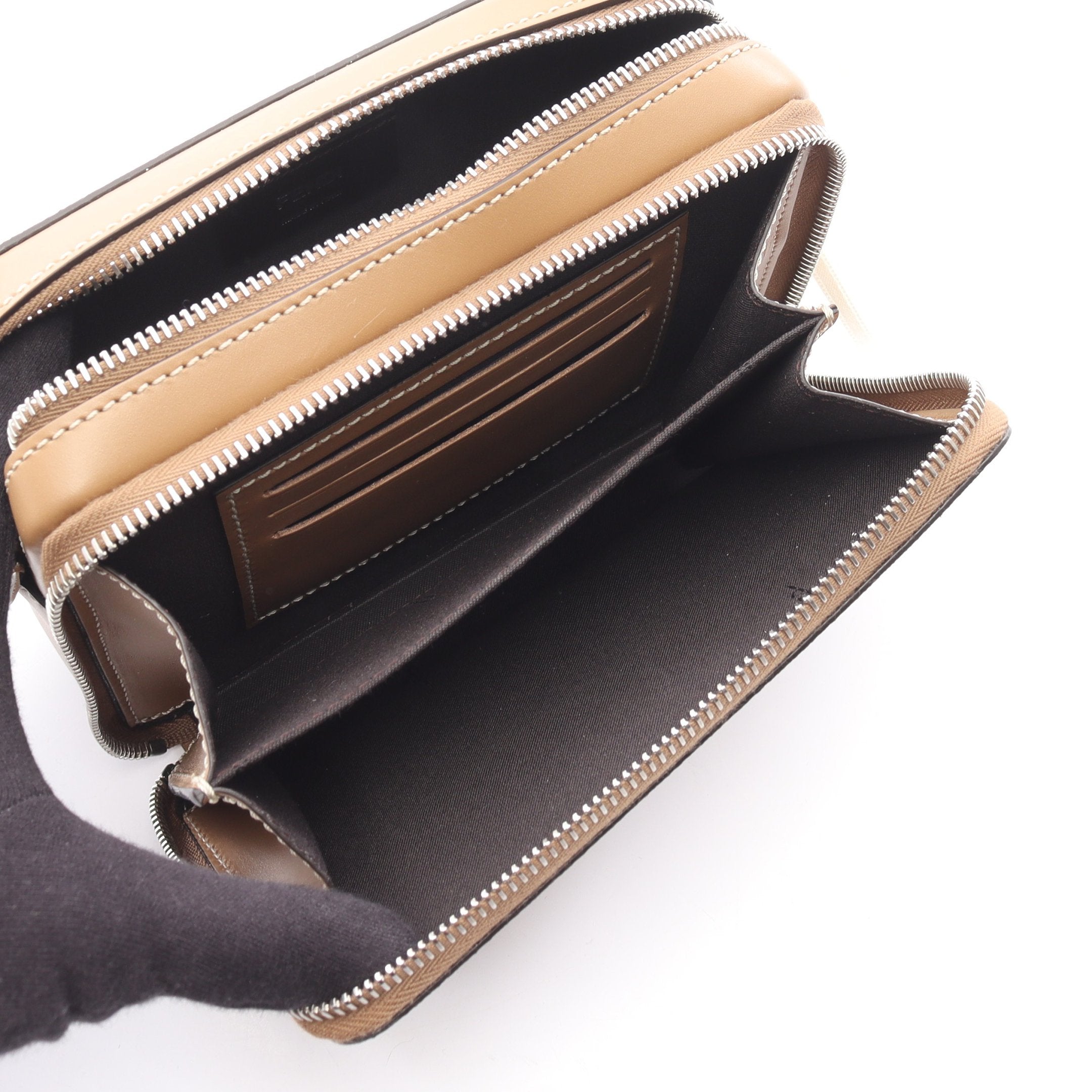 FENDI フェンディ ショルダーバッグ スクエアFF カメラケース オーガナイザー FENDI（フェンディ） バッグ ショルダーバッグ SQUARED FF CAMERA CASE