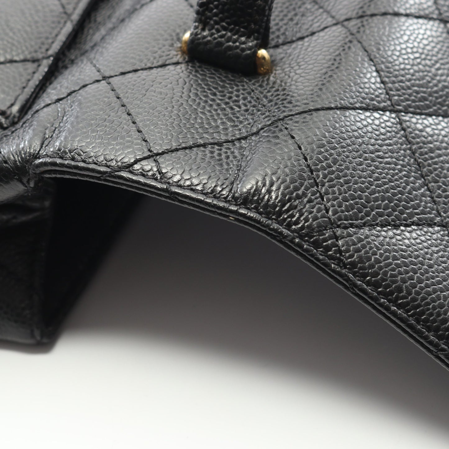 マトラッセ ハンドバッグ キャビアスキン ブラック ゴールド金具 シャネル バッグ CHANEL