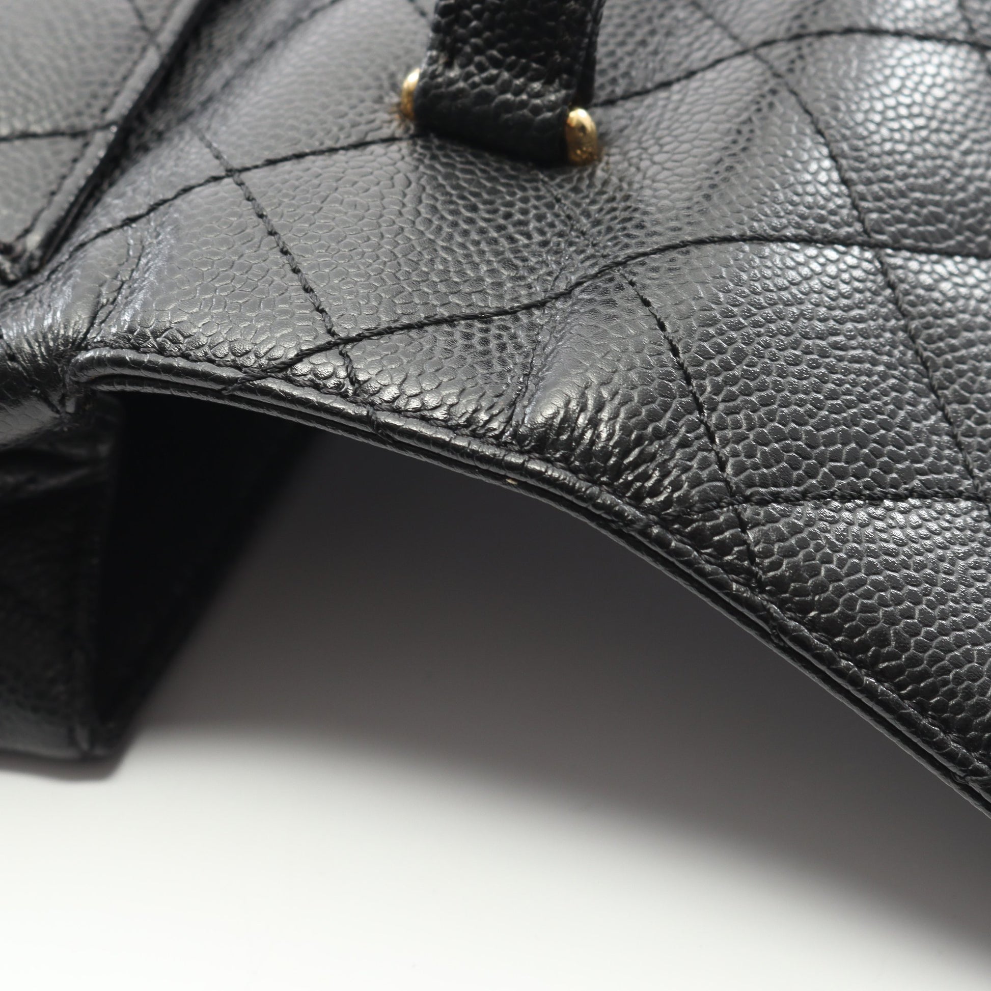 マトラッセ ハンドバッグ キャビアスキン ブラック ゴールド金具 シャネル バッグ CHANEL