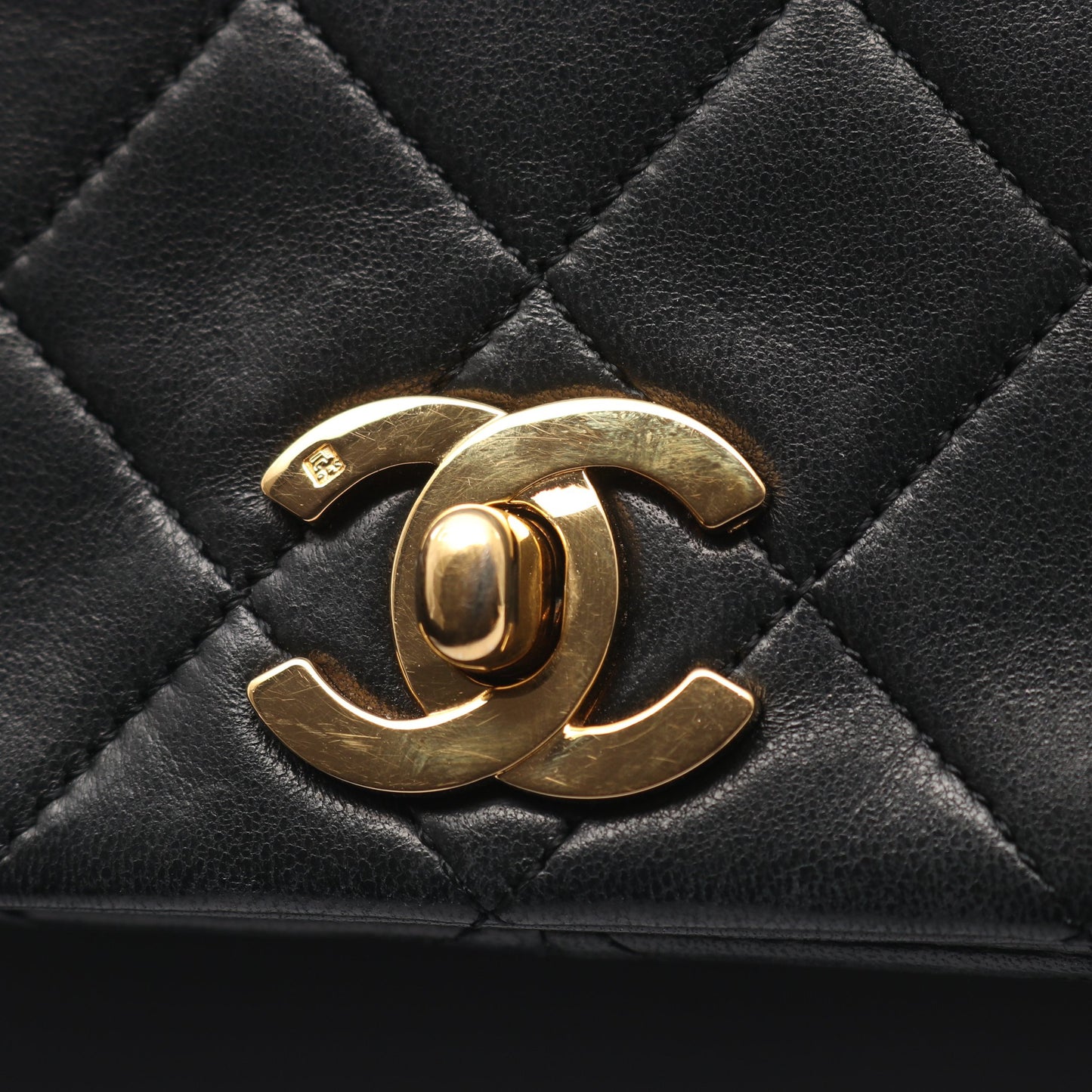 フルフラップ マトラッセ チェーンショルダーバッグ ラムスキン ブラック ゴールド金具 シャネル バッグ CHANEL