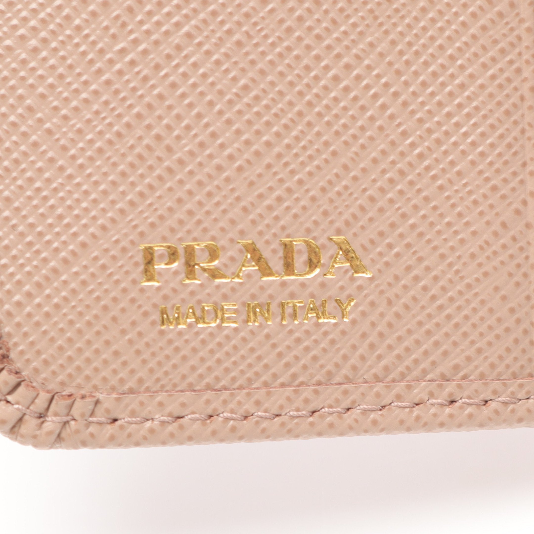 【超美品】PRADA 三角ロゴ レザー2つ折り財布 サフィアーノピンクベージュ SAFFIANO TRIANG 二つ折り財布 サフィアーノレザー ピンクベージュ