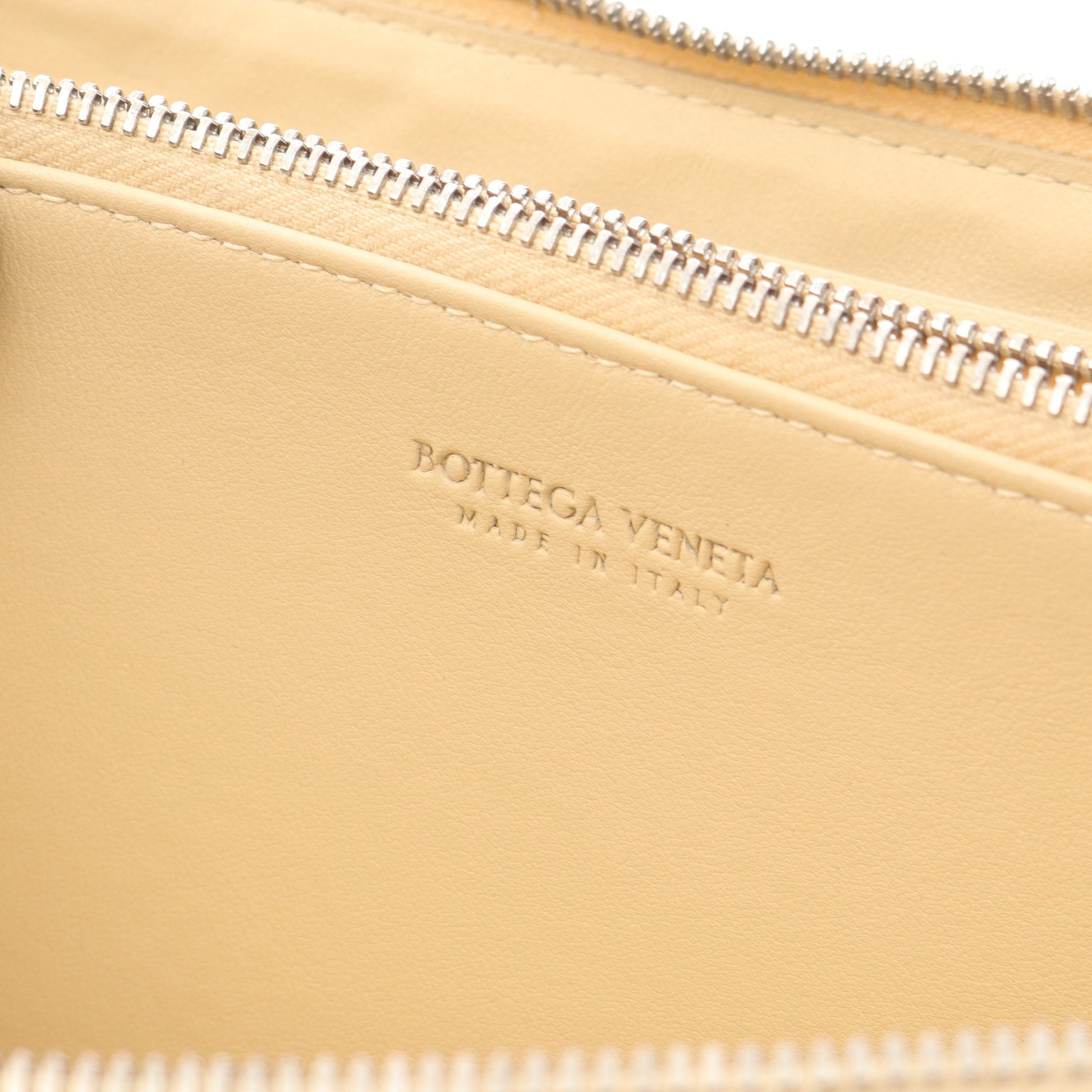 イントレチャート ラウンドファスナー長財布 レザー ベージュ ボッテガヴェネタ 財布・小物 BOTTEGA VENETA