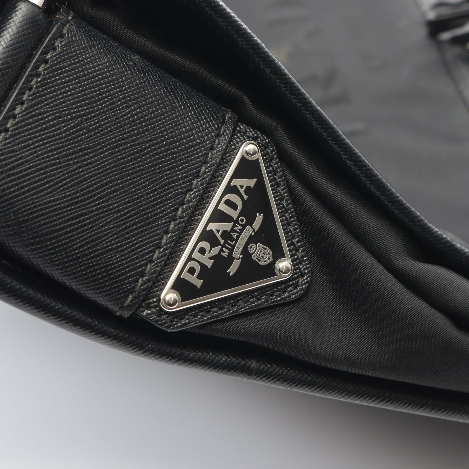 TESSUTO+SAFFIANO ロゴ メッセンジャーバッグ ショルダーバッグ ナイロン サフィアーノレザー ブラック プラダ バッグ PRADA
