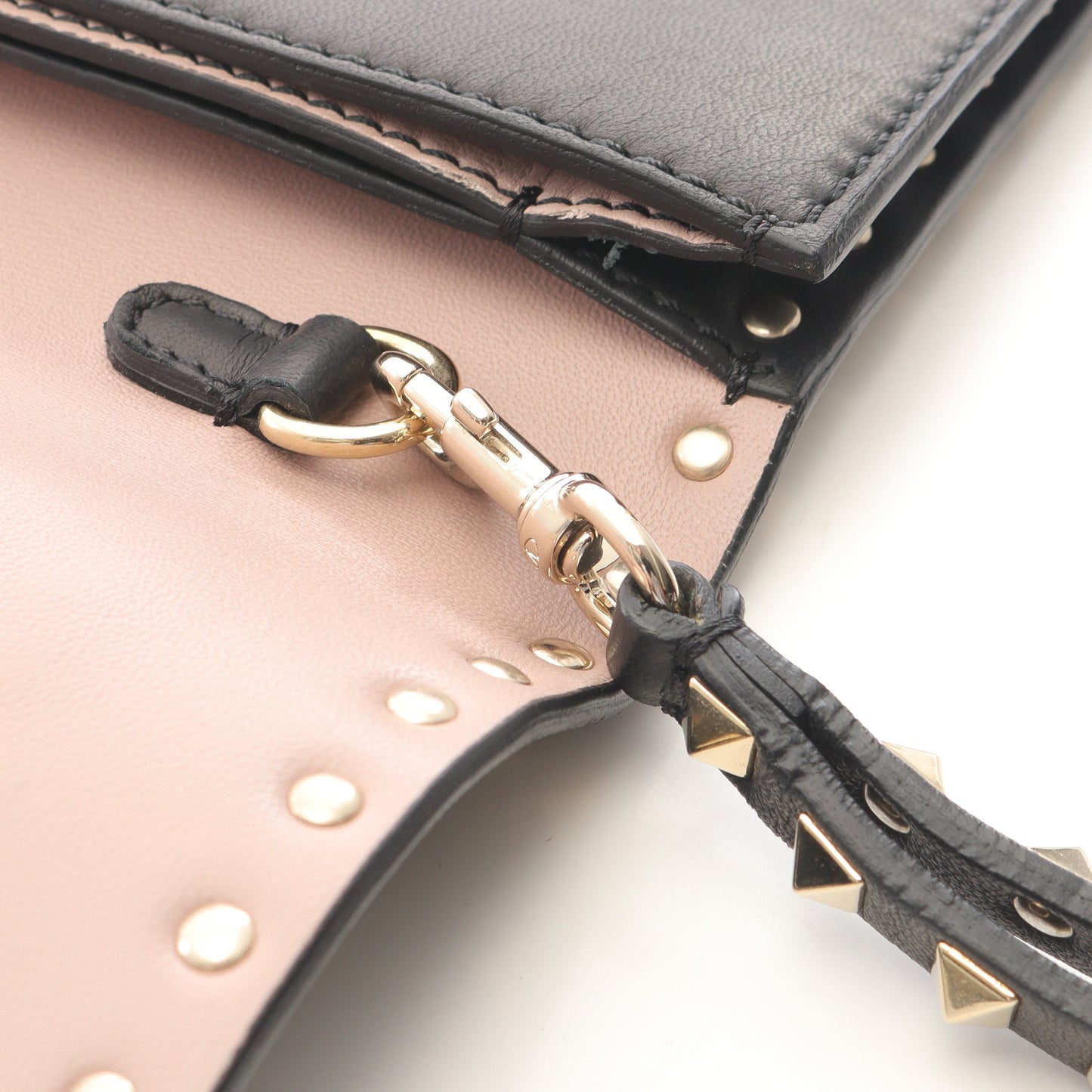 ロックスタッズ クラッチバッグ レザー ブラック ヴァレンティノガラヴァーニ バッグ VALENTINO GARAVANI