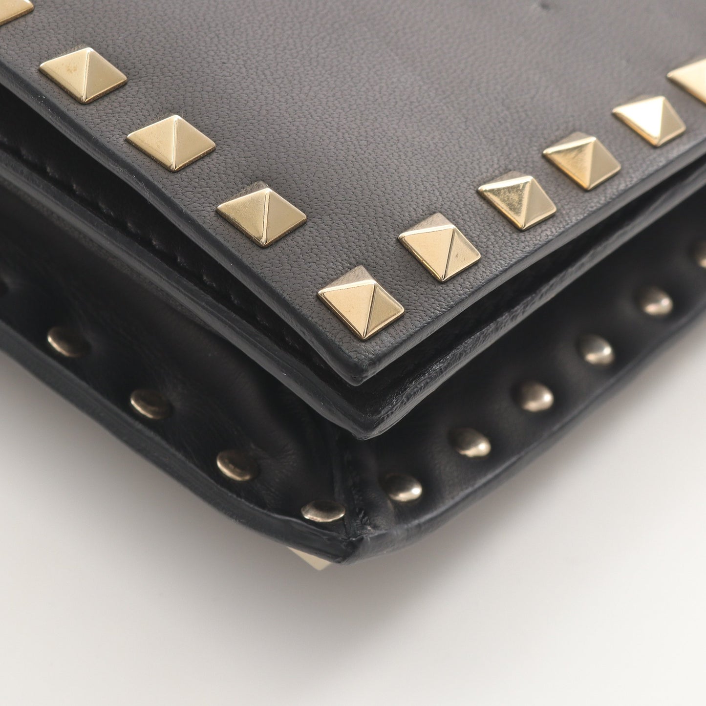 ロックスタッズ クラッチバッグ レザー ブラック ヴァレンティノガラヴァーニ バッグ VALENTINO GARAVANI