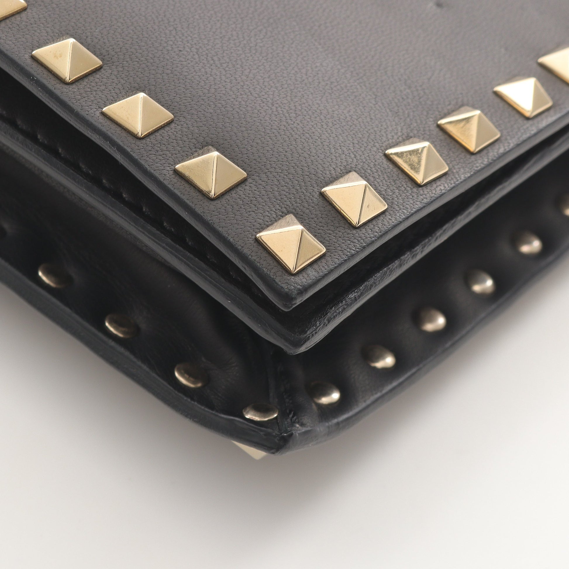 ロックスタッズ クラッチバッグ レザー ブラック ヴァレンティノガラヴァーニ バッグ VALENTINO GARAVANI