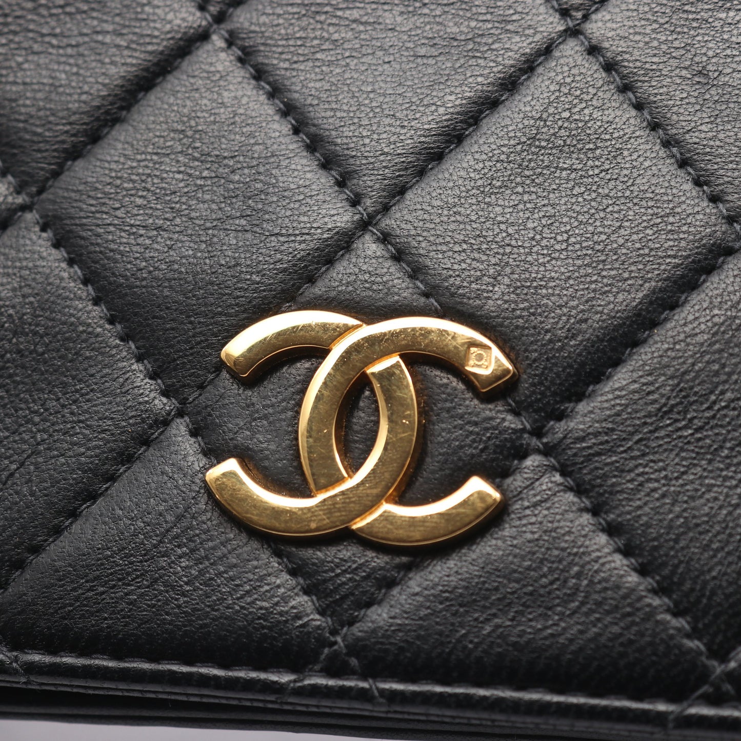 マトラッセ フルフラップ チェーンショルダーバッグ ラムスキン ブラック ゴールド金具 シャネル バッグ CHANEL