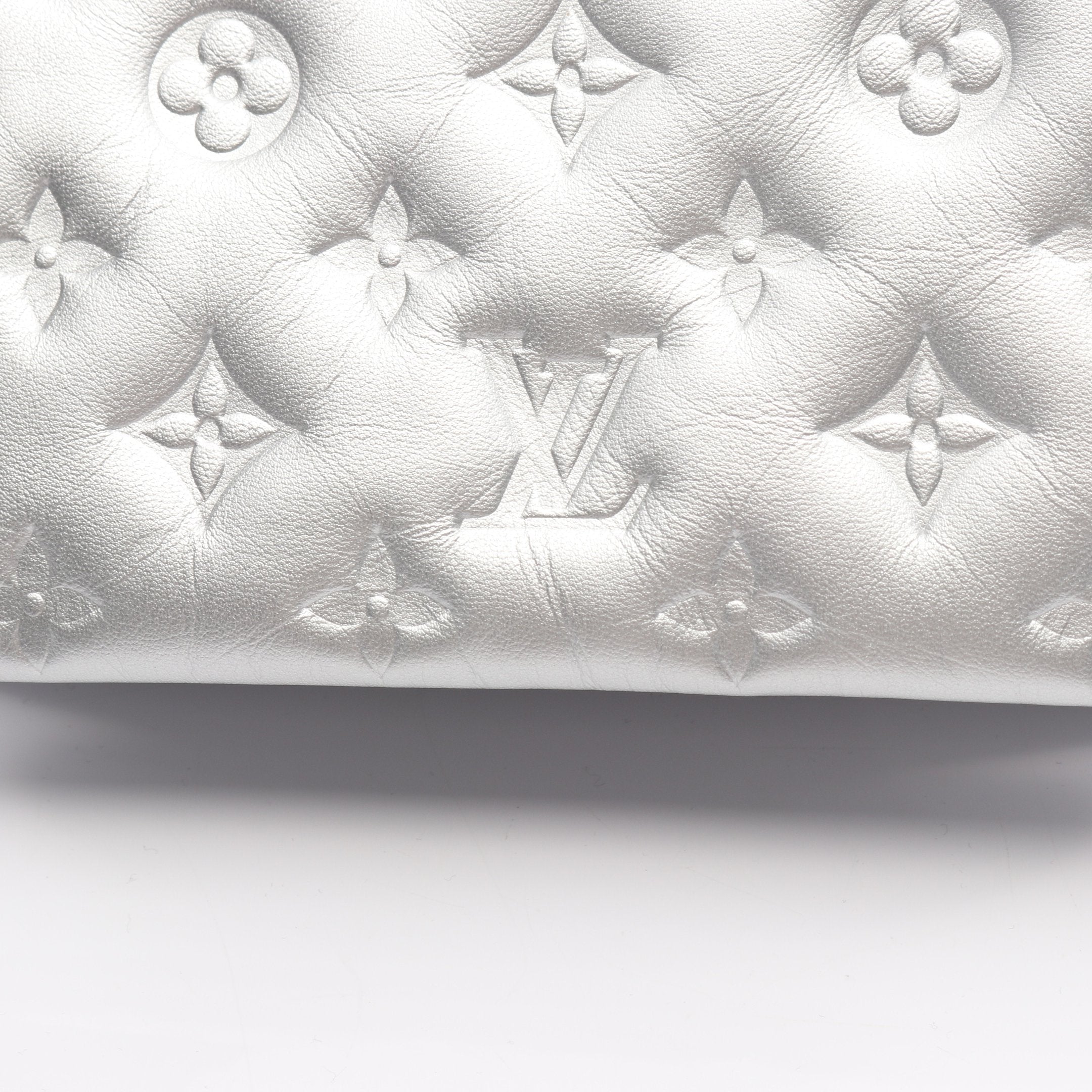 ルイ・ヴィトン LOUIS VUITTON クッサンBB モノグラムエンボス ショルダーバッグ バッグ レザー モノグラム・エンボス シルバー レディース シルバー系 M20567 【中古】 クッサンBB モノグラムエンボス チェーンショルダーバッグ レザー