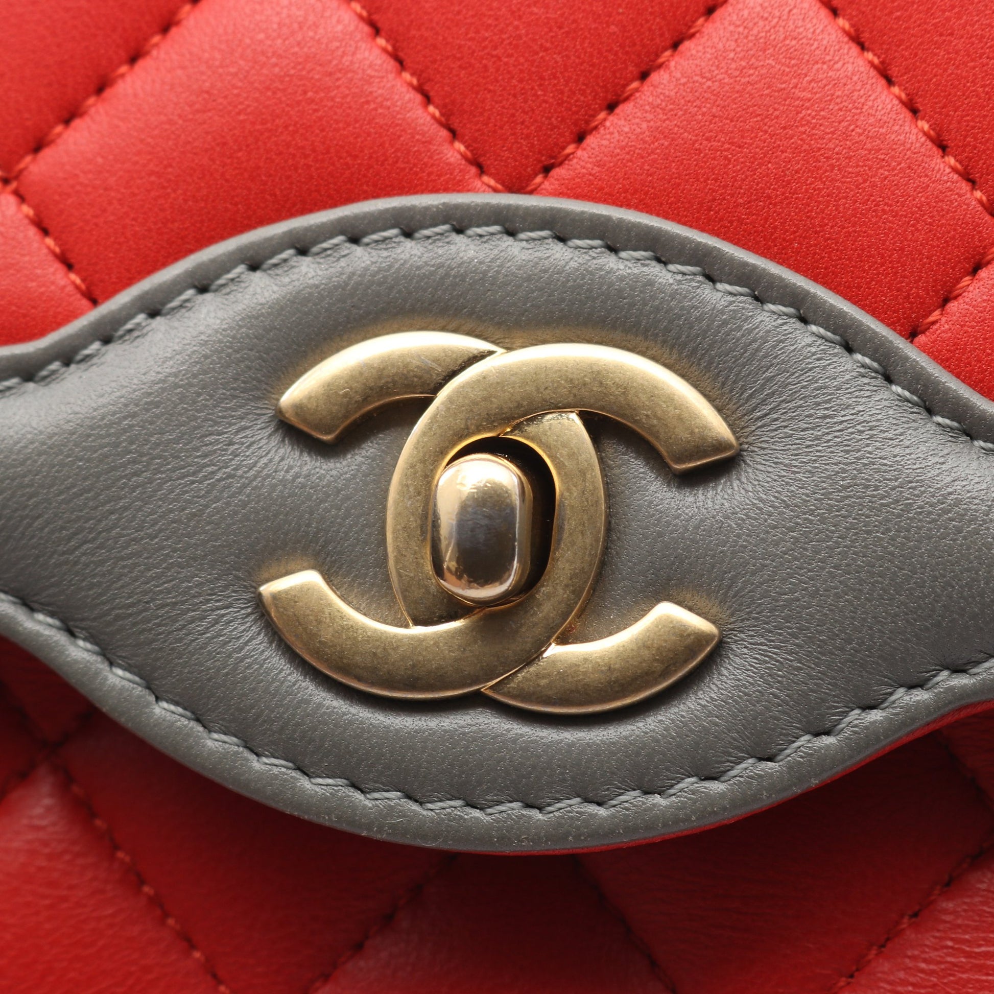 マトラッセ Wチェーンショルダーバッグ ラムスキン レッド グレー ゴールド金具 バイカラー シャネル バッグ CHANEL