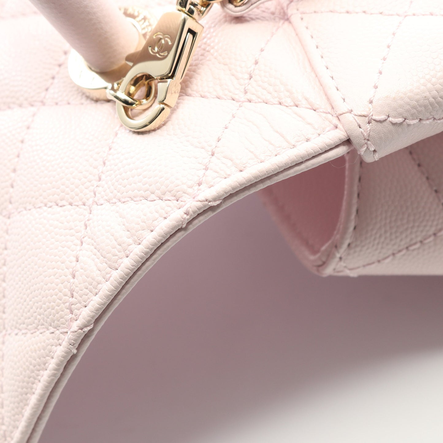 ココハンドル フラップ マトラッセ ハンドバッグ キャビアスキン ライトピンク ゴールド金具 2WAY シャネル バッグ CHANEL