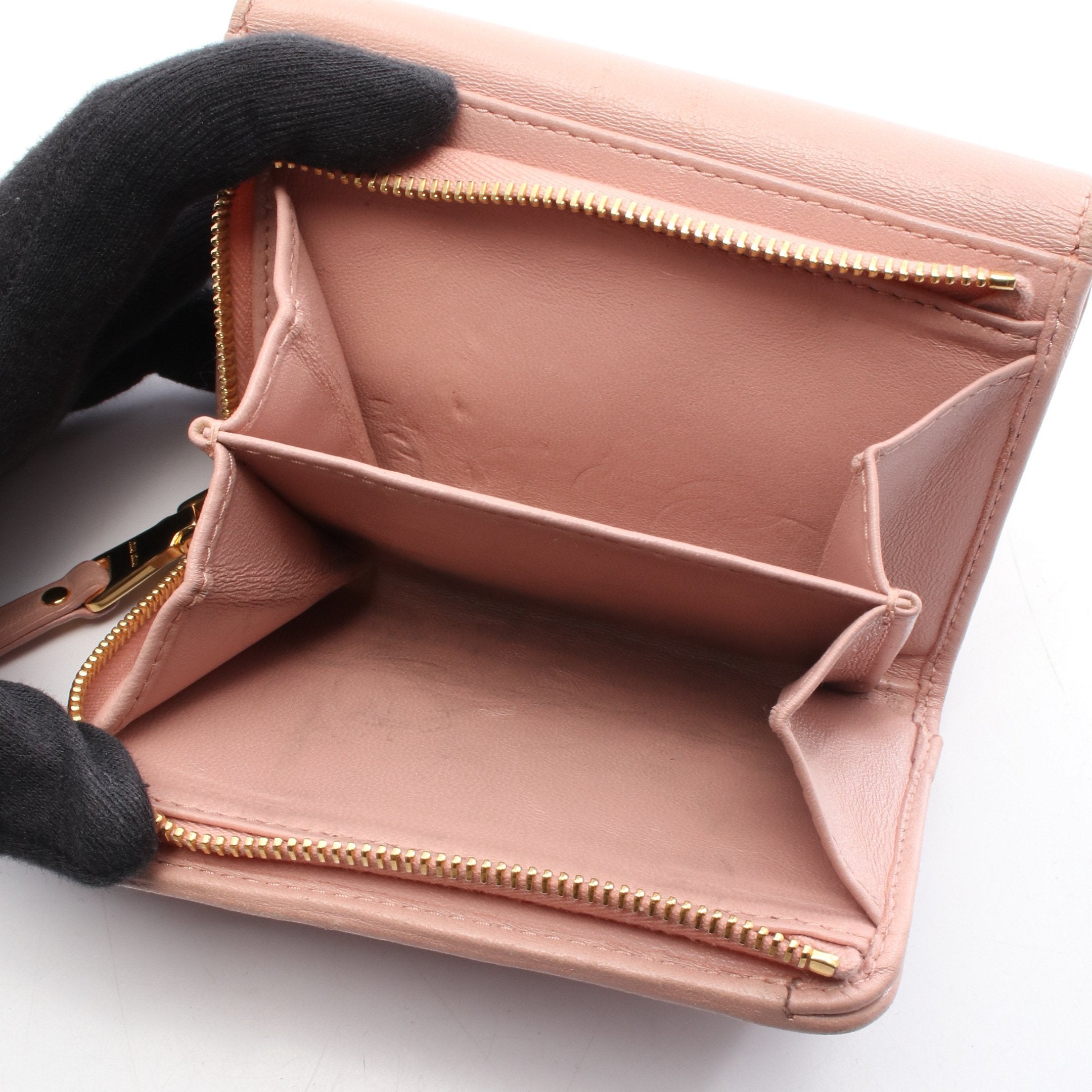 新品 ミュウミュウ MIU MIU 2つ折り財布 マテラッセ ピンク Miu Miu