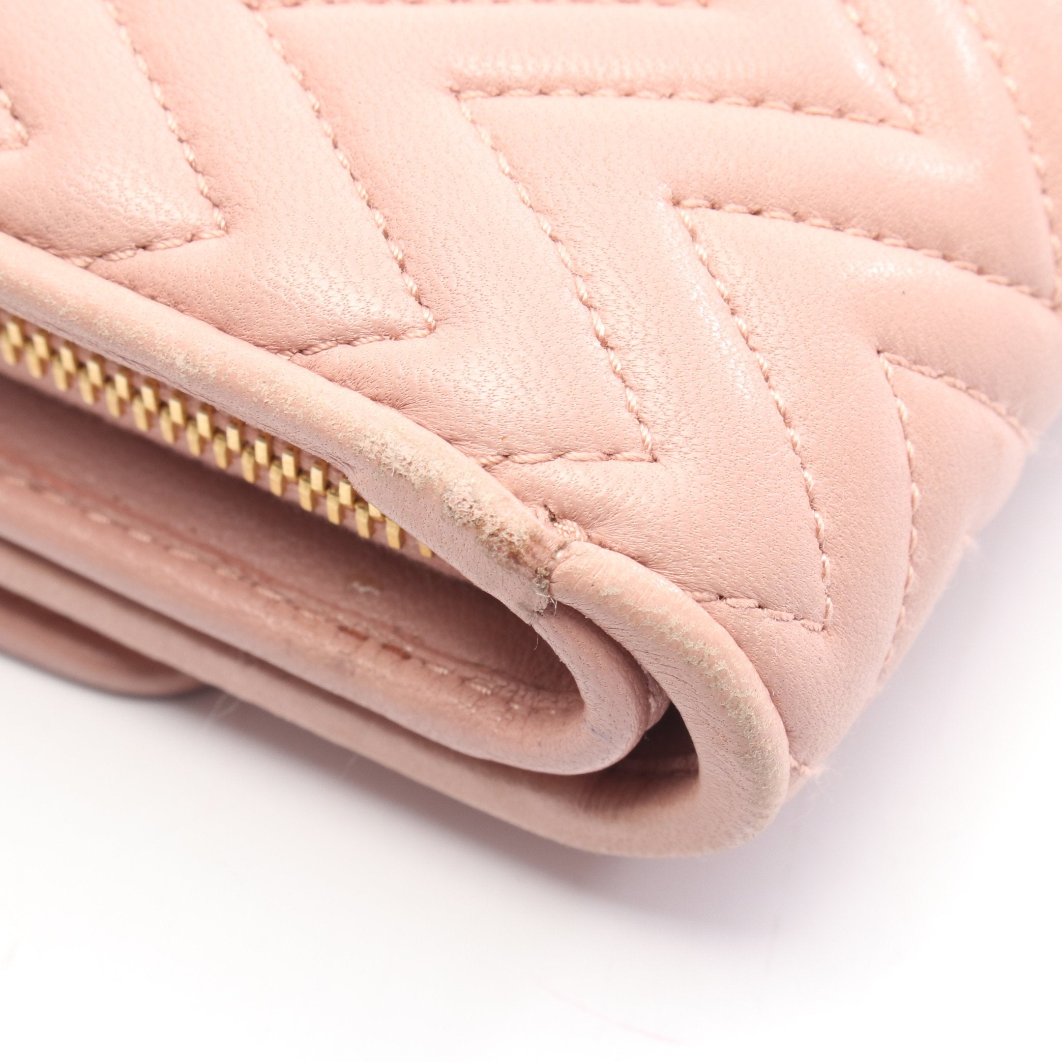 ミュウミュウ マテラッセ オールレザー 折り財布 ゴールド金具 ロゴ ピンク ミュウミュウマテラッセ L字ファスナー財布 ピンク ゴールド金具