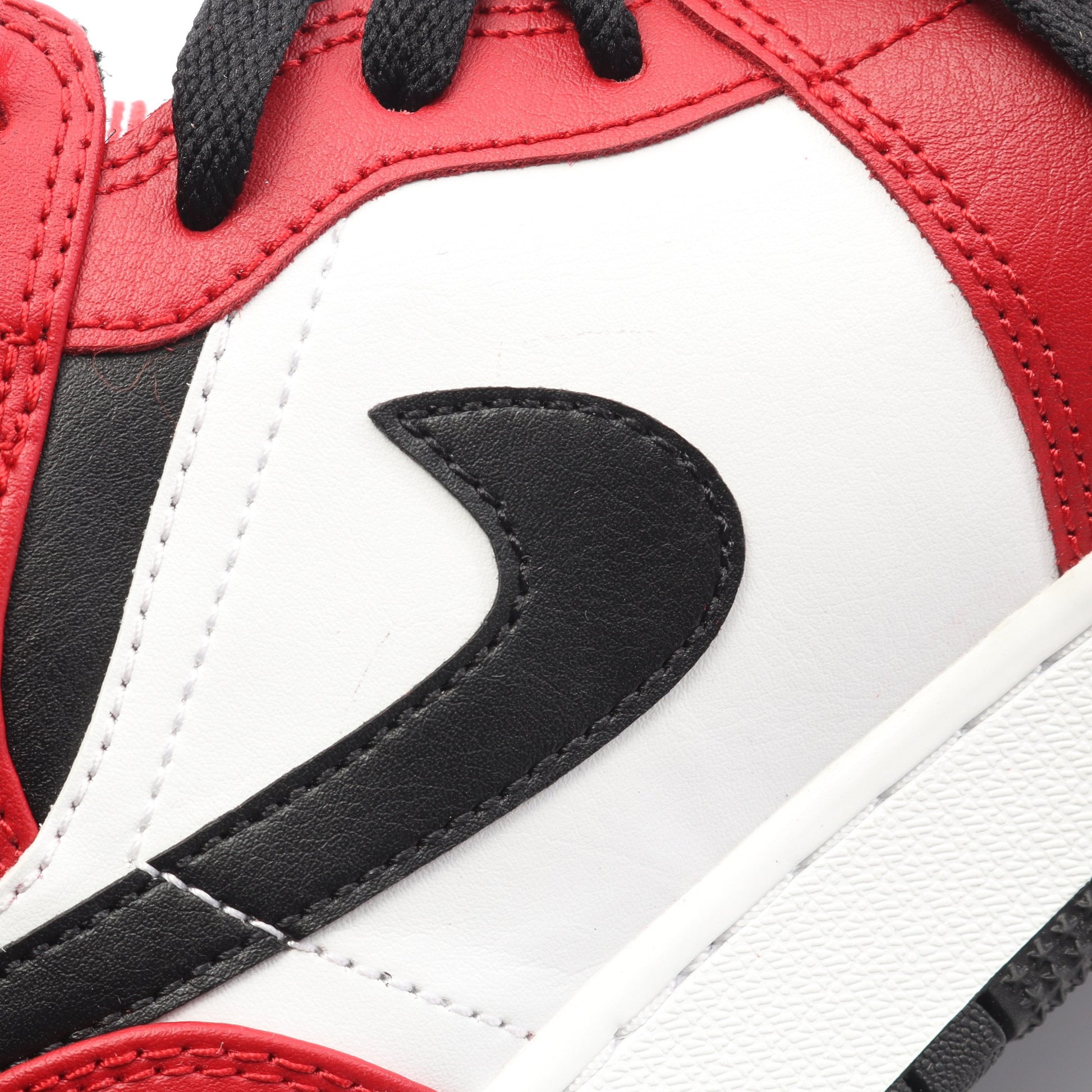 AIR JORDAN 1 MID GS CHICAGO キッズ ハイカットスニーカー レザー レッド ブラック ホワイト ナイキ シューズ NIKE