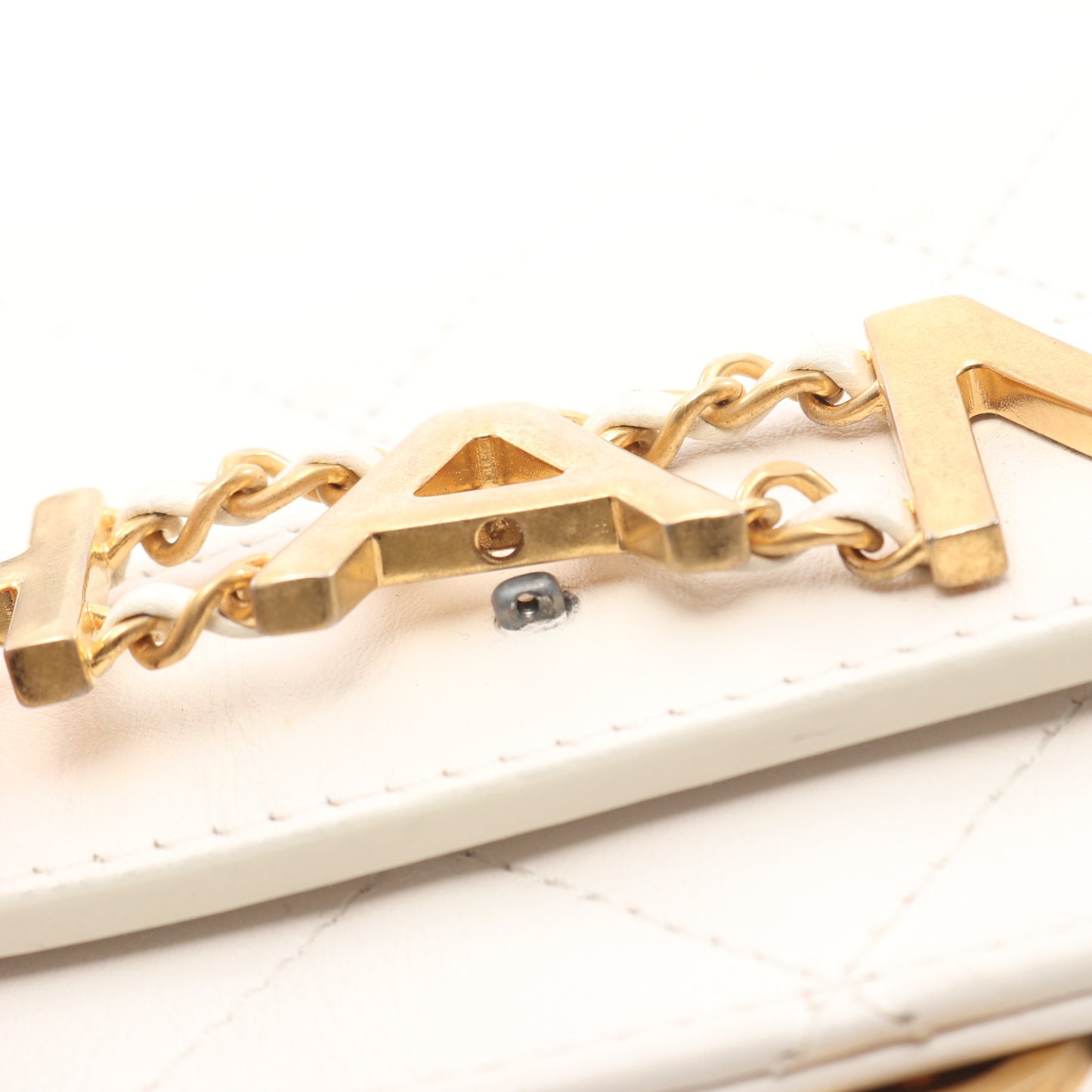 マトラッセ Wチェーンショルダーバッグ ロゴ金具 レザー オフホワイト ゴールド金具 シャネル バッグ CHANEL