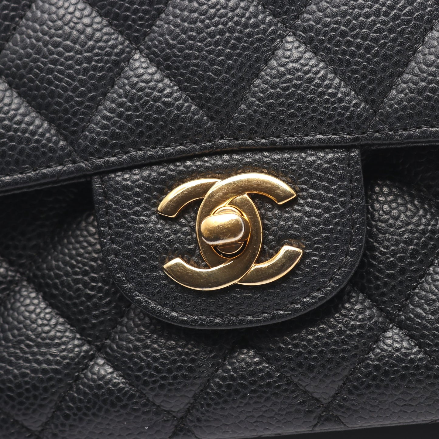 マトラッセ Wフラップ Wチェーンショルダーバッグ キャビアスキン ブラック ゴールド金具 シャネル バッグ CHANEL