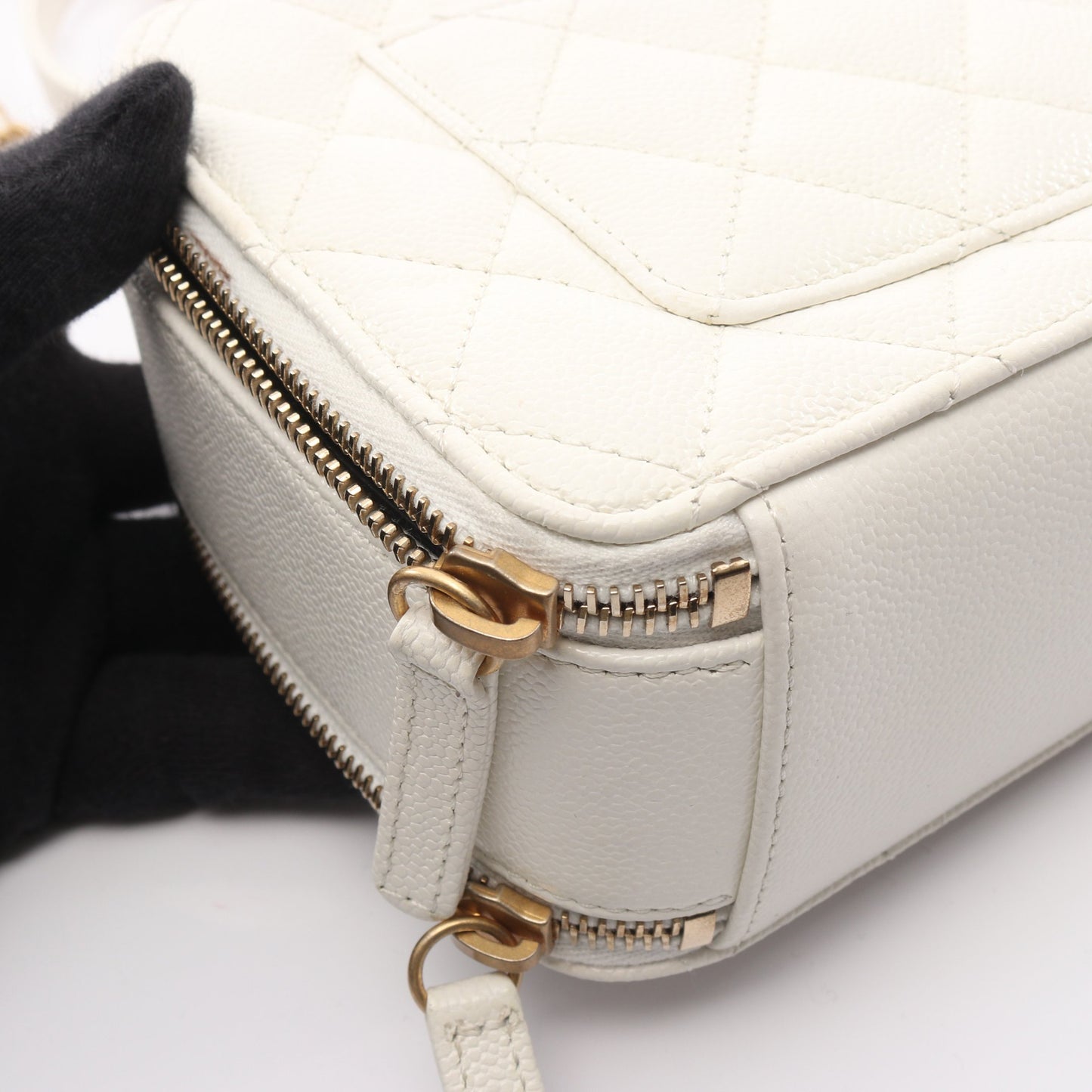 マトラッセ バニティバッグ チェーンショルダーバッグ キャビアスキン ホワイト ゴールド金具 2WAY シャネル バッグ CHANEL