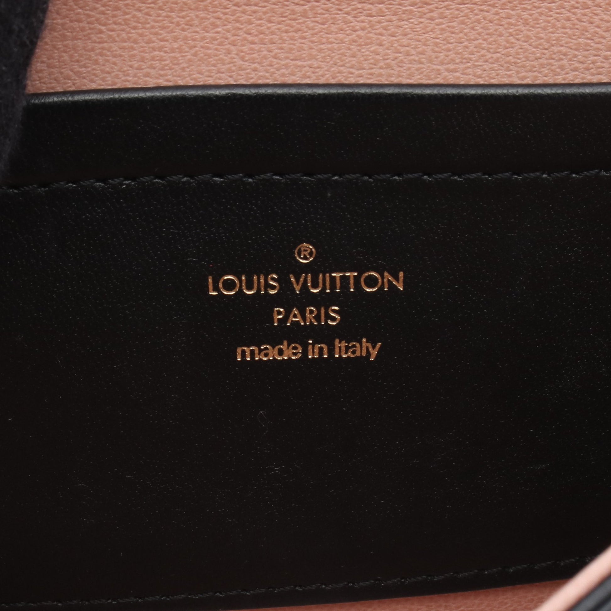 ポシェットクッサン モノグラムエンボス ノワール ショルダーバッグ ラムスキン ブラック ルイヴィトン バッグ LOUIS VUITTON