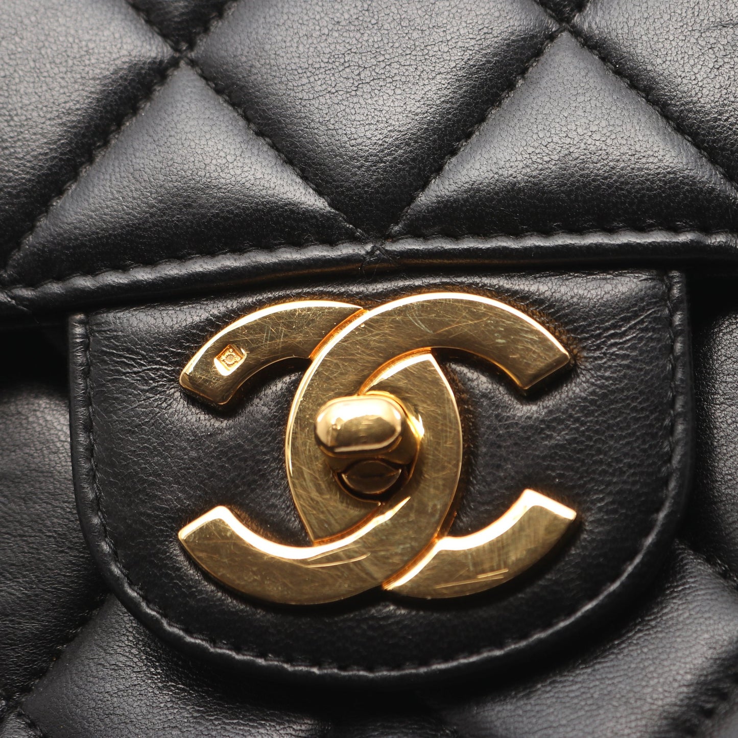 デカマトラッセ30 シングルフラップ Wチェーンショルダーバッグ ラムスキン ブラック ゴールド金具 シャネル バッグ CHANEL