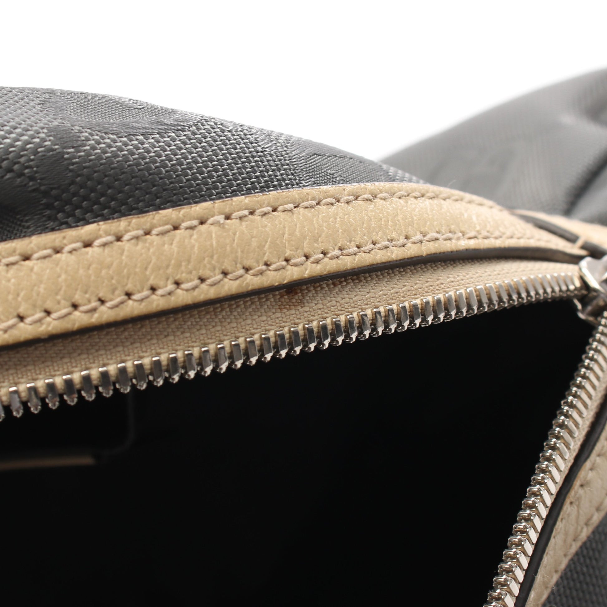 グッチ オフ ザ グリッド GG柄 ボディバッグ ナイロンキャンバス レザー グレー ベージュ グッチ バッグ GUCCI