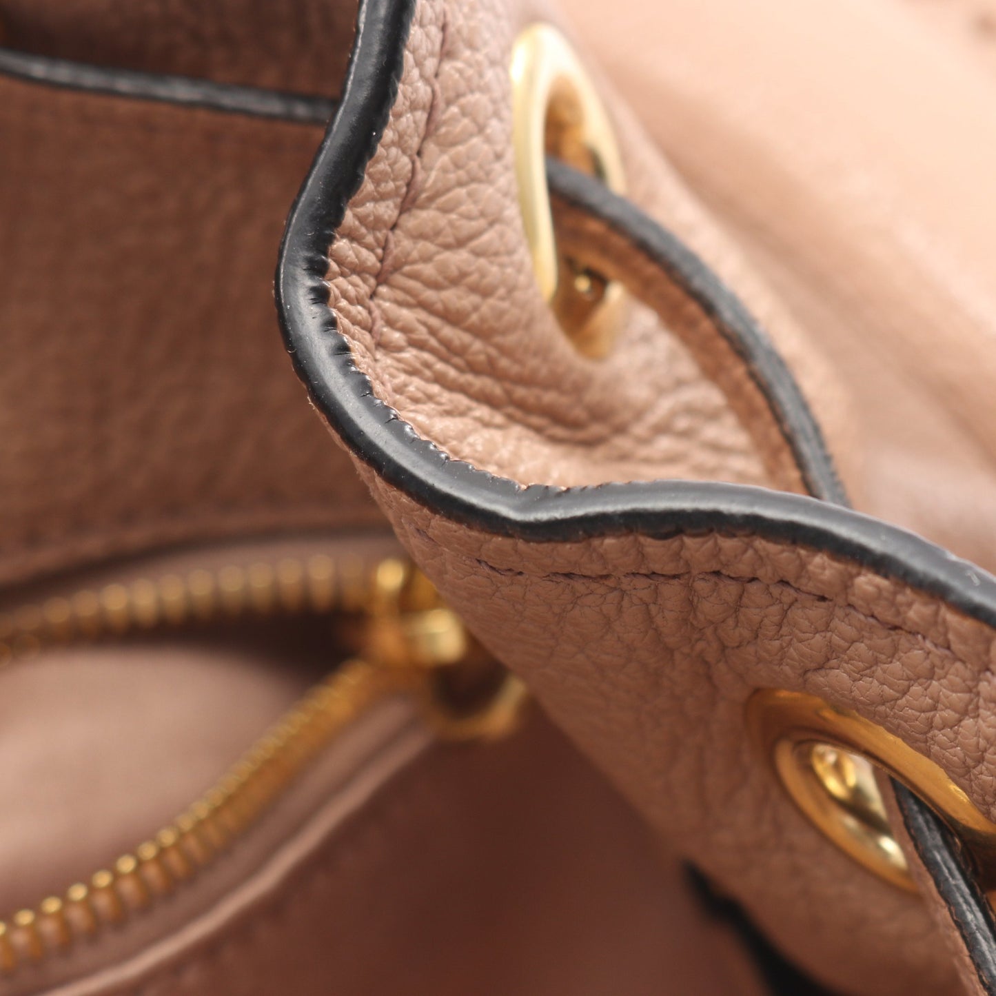 ハンドバッグ レザー ピンクベージュ 2WAY ドローストリング ミュウミュウ バッグ miu miu