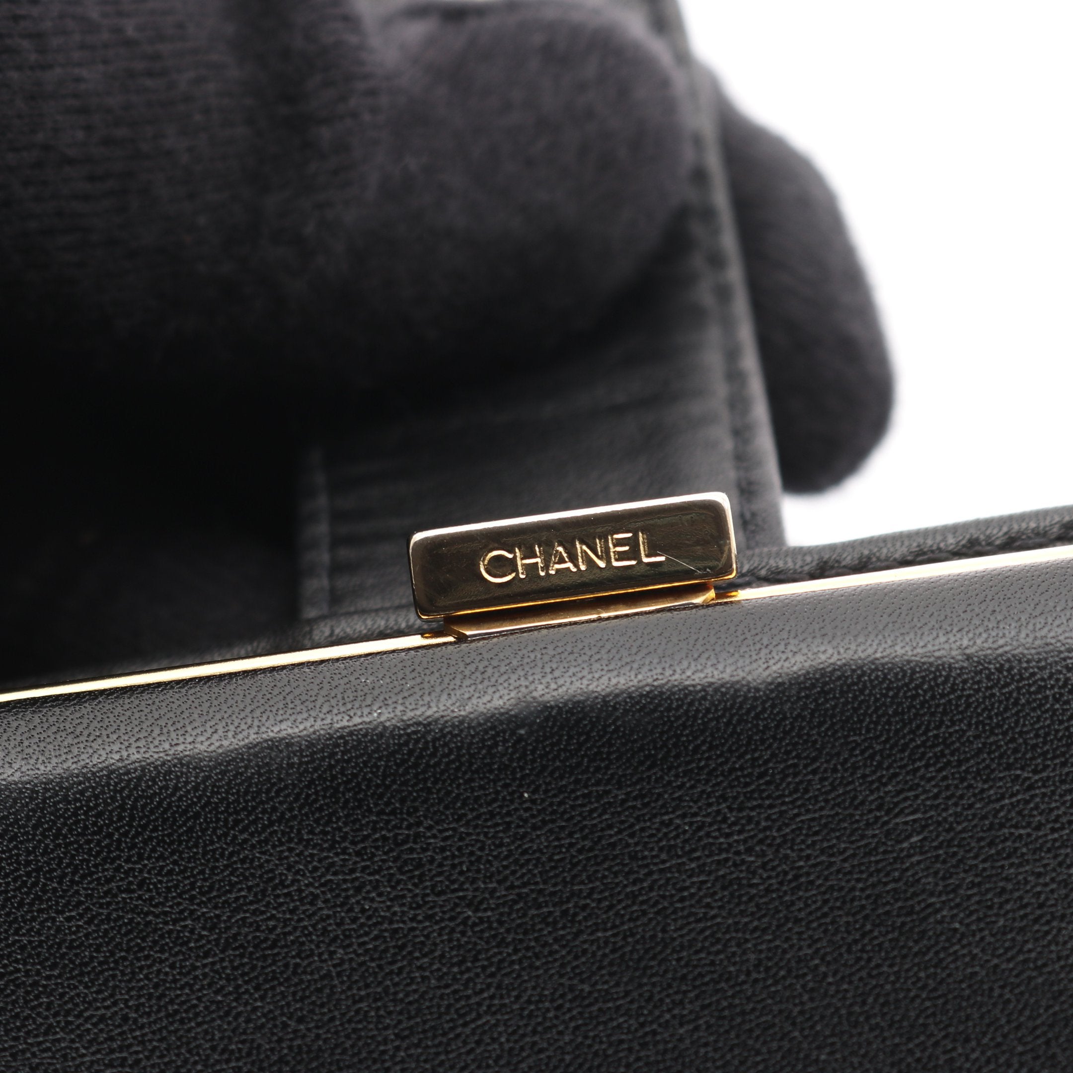 ココマーク 二つ折り長財布 キャビアスキン ブラック ゴールド金具 ココマーク 二つ折り長財布 キャビアスキン ブラック ゴールド金具