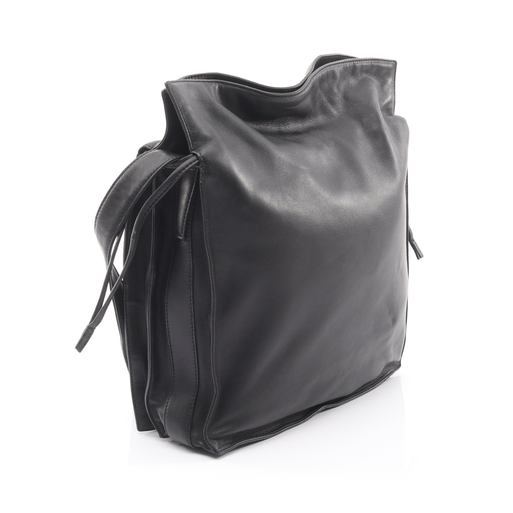 ロエベ LOEWE フラメンコ ショルダーバッグ 巾着型 レザー ロゴ 黒 フラメンコ ショルダーバッグ レザー ブラック 巾着 ロエベ – RECLO