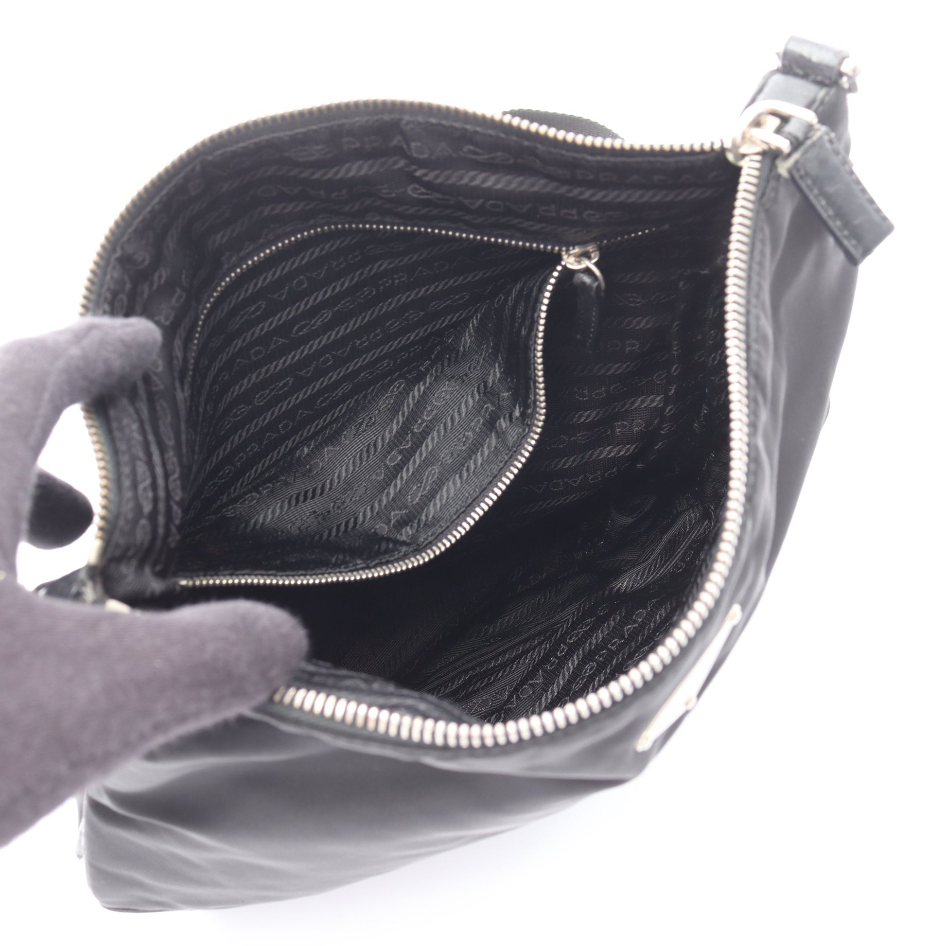 ショルダーバッグ ナイロン レザー ブラック 三角ロゴプレート プラダ バッグ PRADA