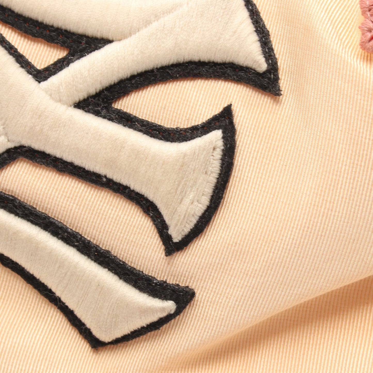 GUCCI × NY Yankees バックパック リュックサック ナイロン レザー コーラルオレンジ オフホワイト マルチカラー グッチ バッグ GUCCI