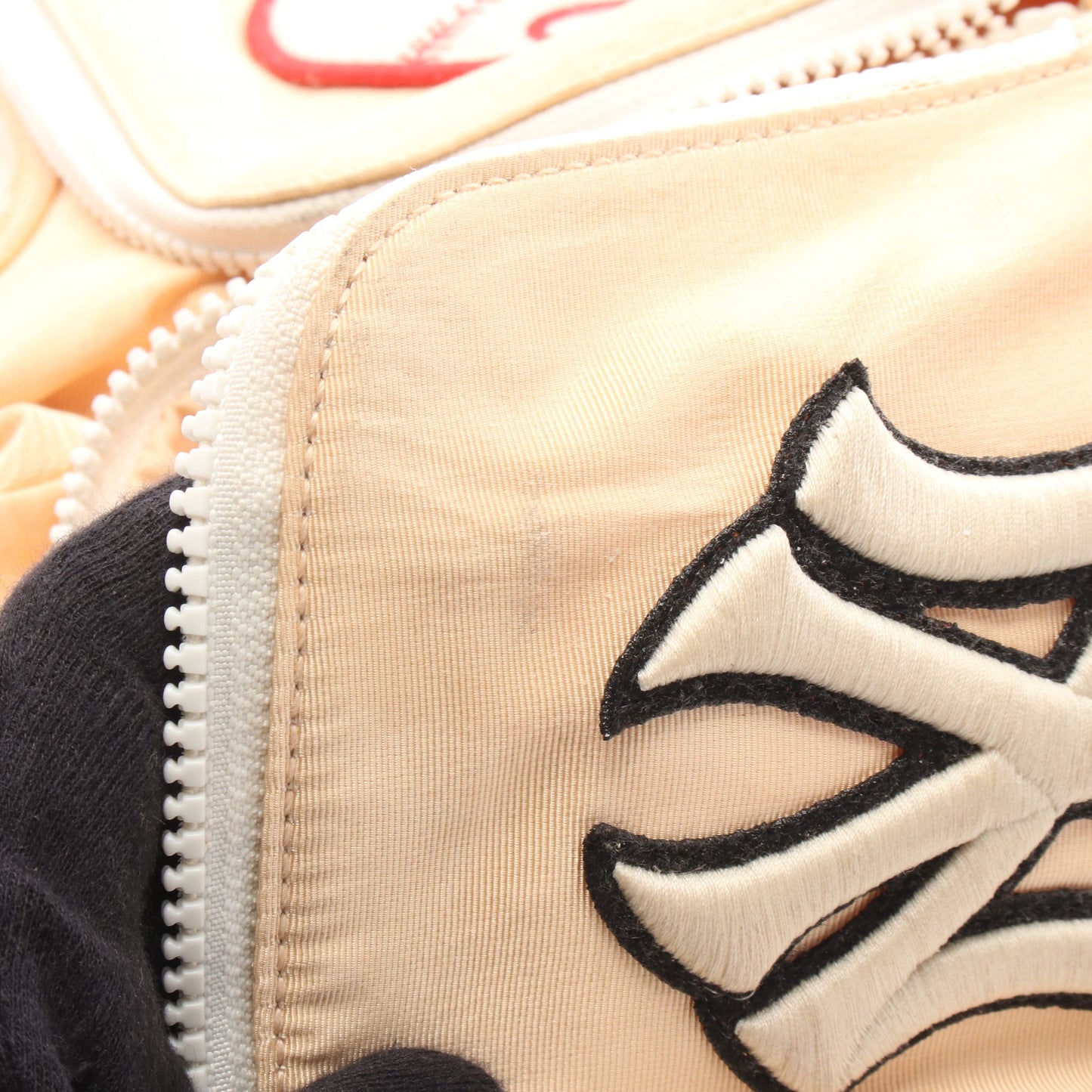 GUCCI × NY Yankees バックパック リュックサック ナイロン レザー コーラルオレンジ オフホワイト マルチカラー グッチ バッグ GUCCI