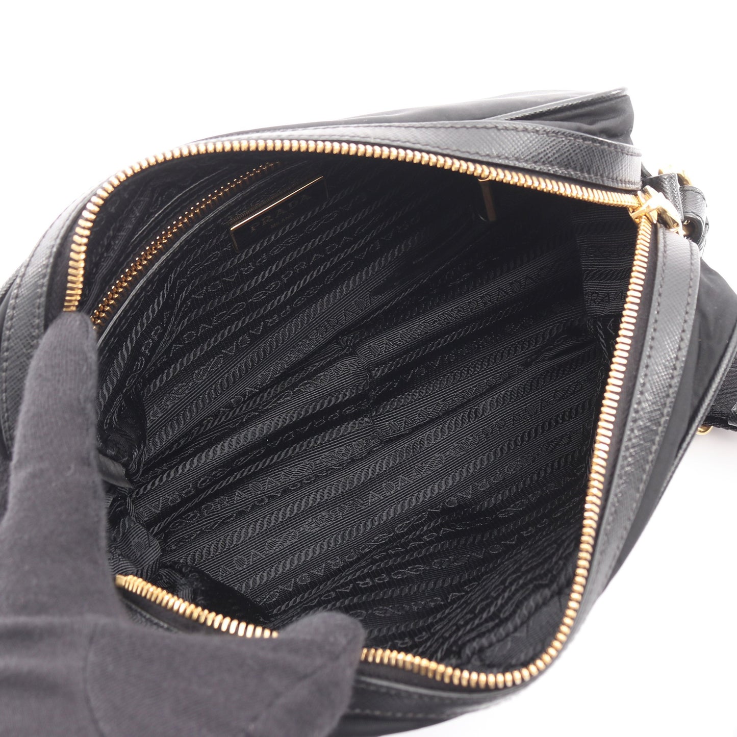 ショルダーバッグ ロゴ金具 ナイロン サフィアーノレザー ブラック プラダ バッグ PRADA