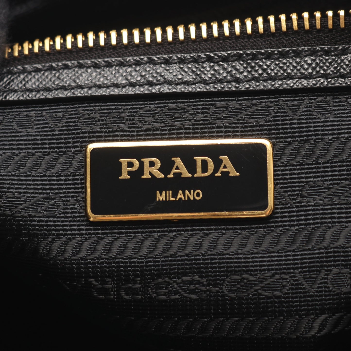 ショルダーバッグ ロゴ金具 ナイロン サフィアーノレザー ブラック プラダ バッグ PRADA