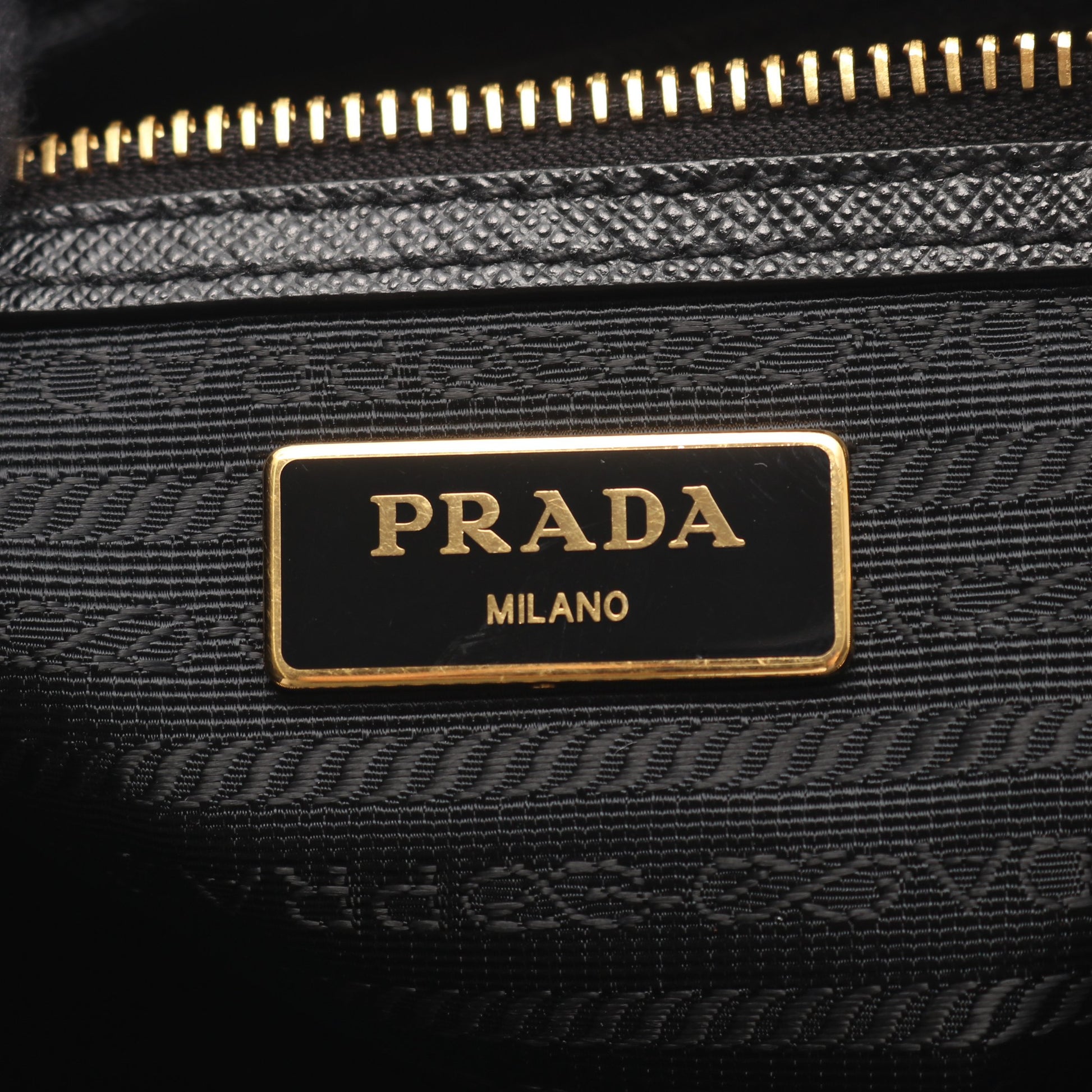 ショルダーバッグ ロゴ金具 ナイロン サフィアーノレザー ブラック プラダ バッグ PRADA