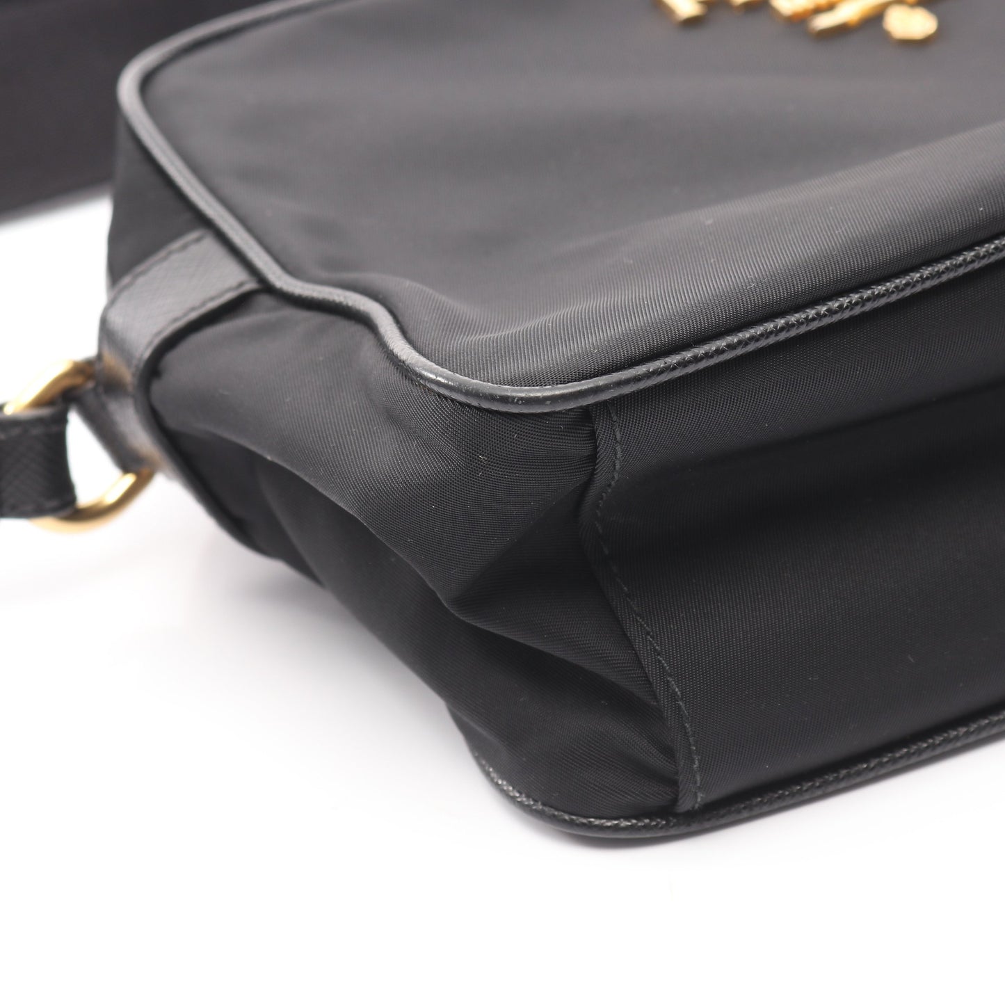 ショルダーバッグ ロゴ金具 ナイロン サフィアーノレザー ブラック プラダ バッグ PRADA