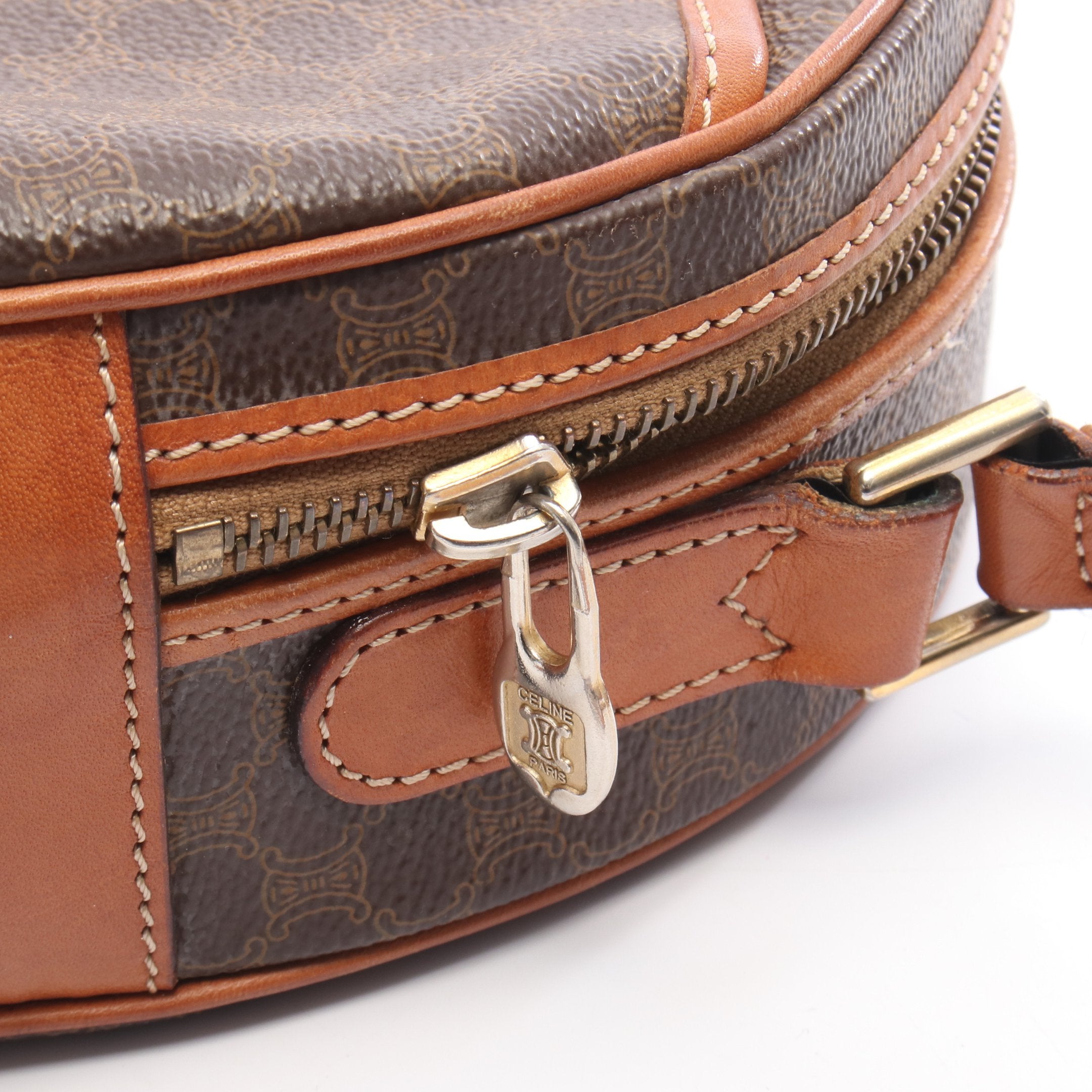 マカダム ショルダーバッグ PVC レザー ブラウン セリーヌ – RECLO