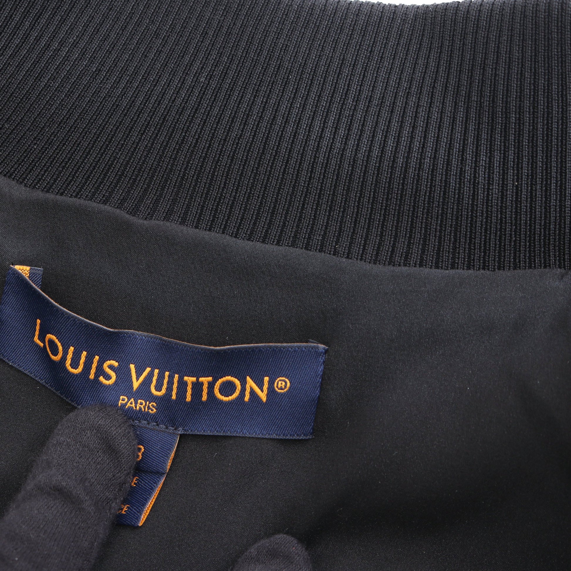 エンボスモノグラム ジップアップジャケット ブルゾン ナイロン ブラック ルイヴィトン アウター LOUIS VUITTON